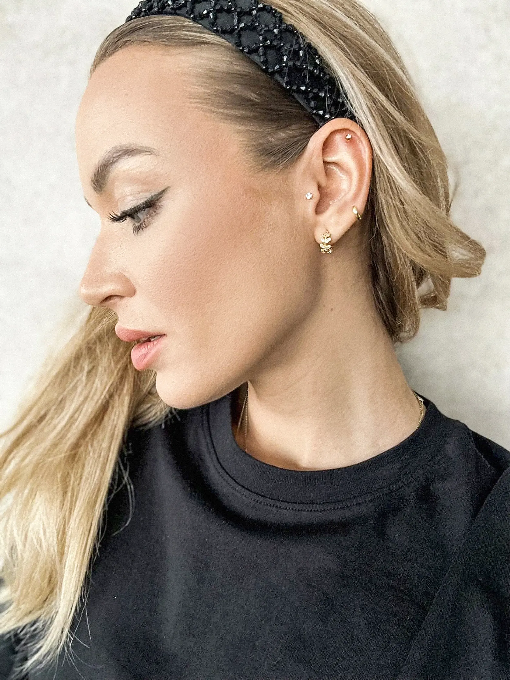 Piercingy ucha valcujú módne trendy.