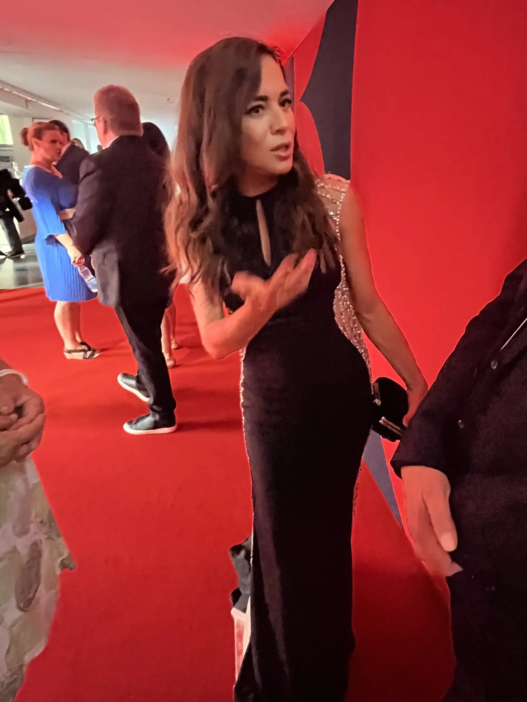 Herečka s krásnym zamatovým hlasom a ultraštíhlou postavou po troch pôrodoch - Lucia Hurajová.