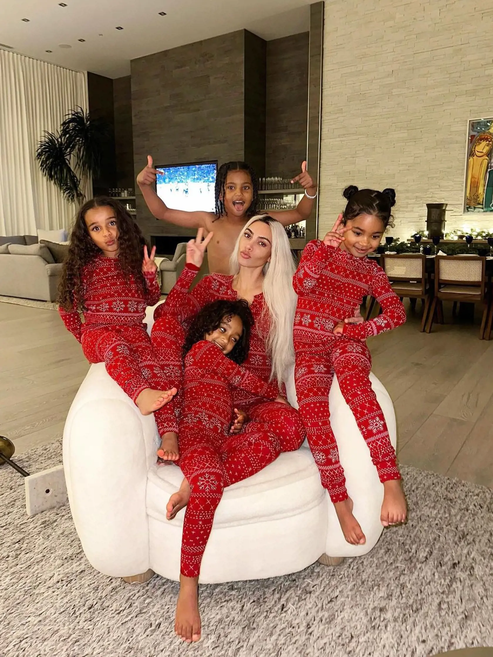 Kim Kardashian s deťmi a vianočná pohoda.