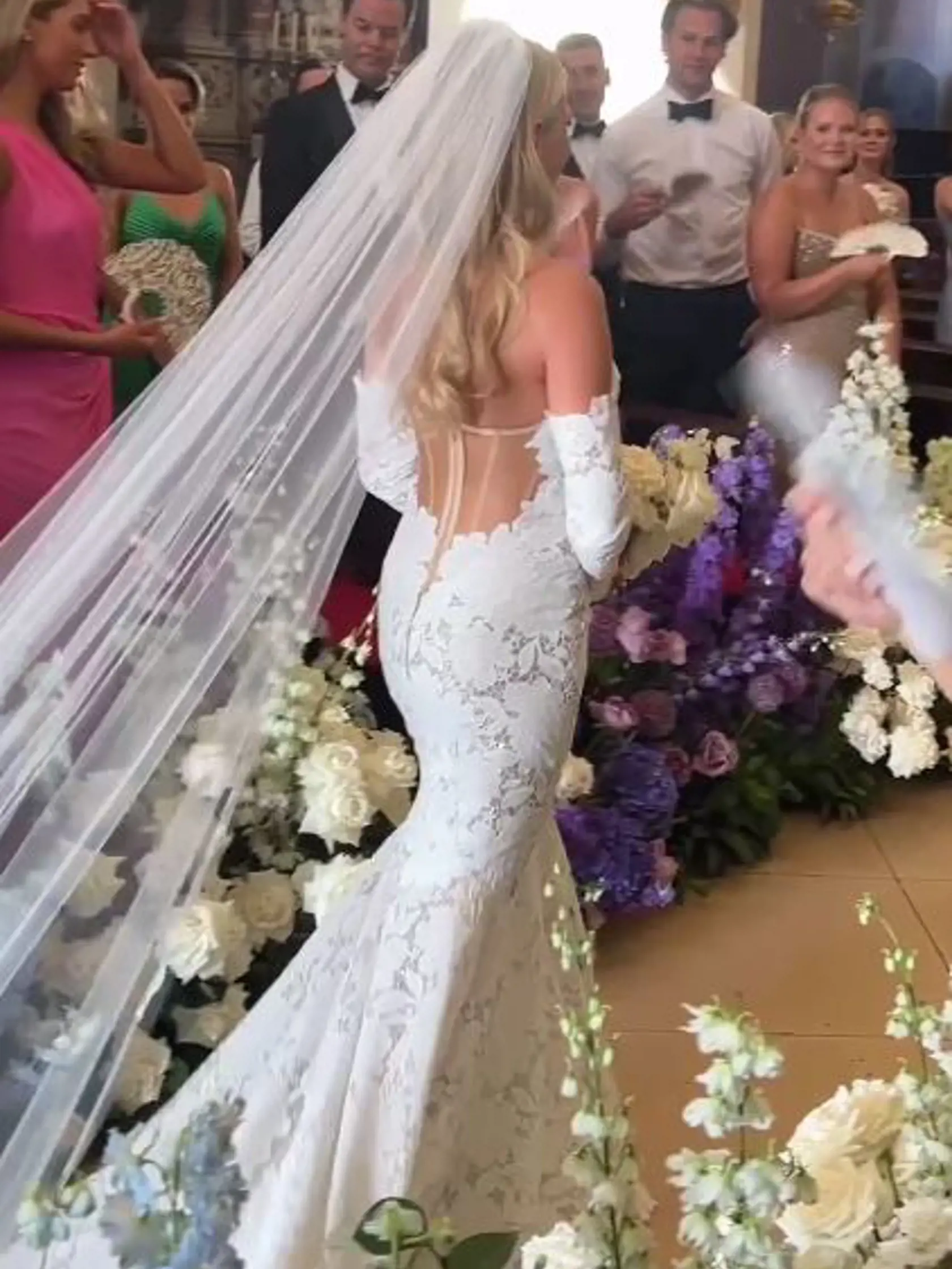 Rebecca bola krásna nevesta. Veľmi jej to pristalo.