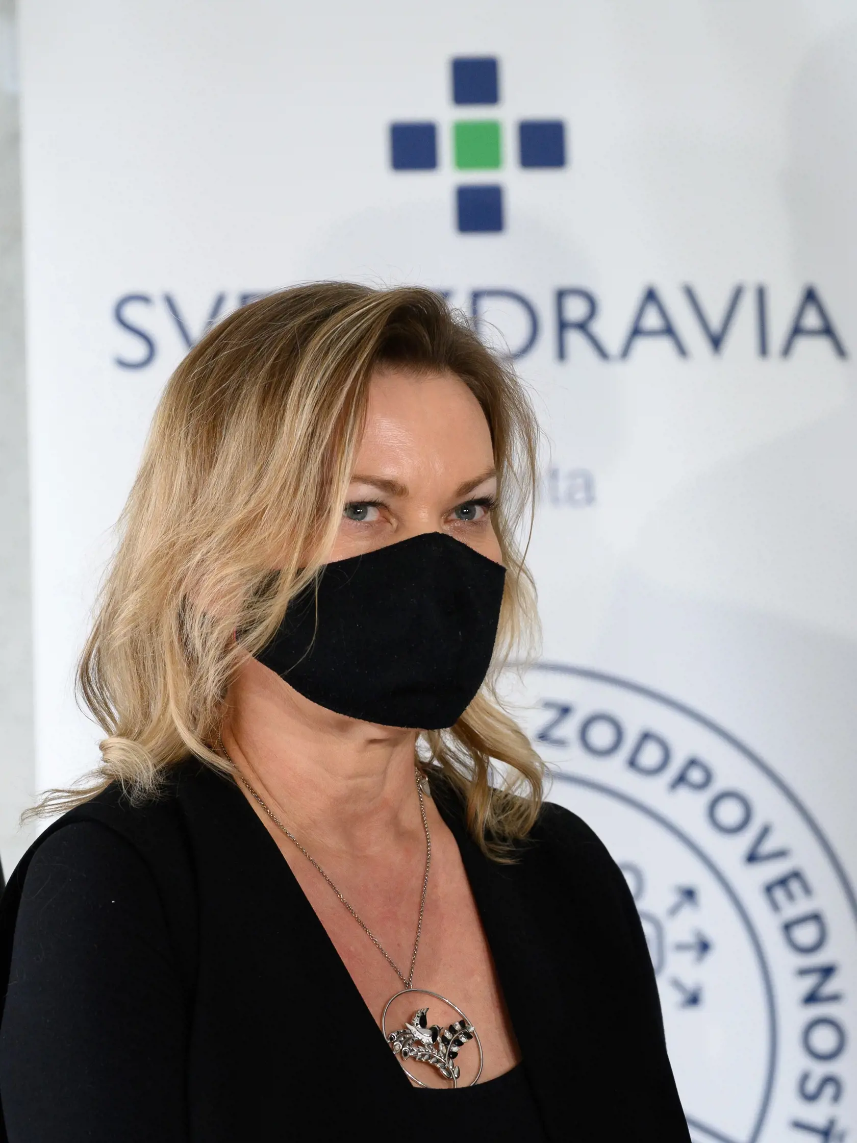 Galantská nemocnica prechádza od štvrtka 7. januára 2021 do červeného režimu. Sieť nemocníc Svet zdravia ju na základe dohody s ministerstvom zdravotníctva reprofilizovala na poskytovanie neodkladnej zdravotnej starostlivosti iba pre COVID pacientov. O pacientov s inými diagnózami sa postarajú nemocnice v okolitých mestách. Na snímke riaditeľka nemocnice Svet zdravia Galanta Alexandra Pavlovičová. FOTO TASR - Henrich Mišovič
