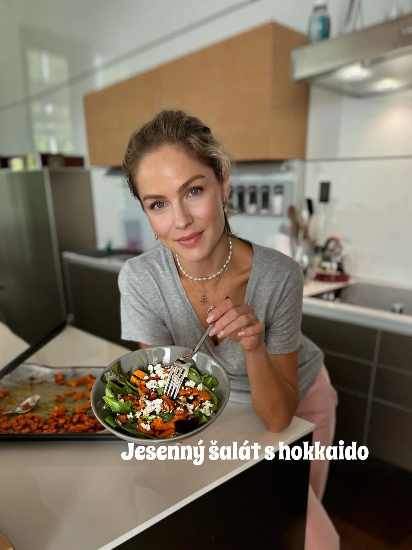 Teplý jesenný šalát Ivany Gáborík z hokaida, fety a vlašských orechov chutí božsky!