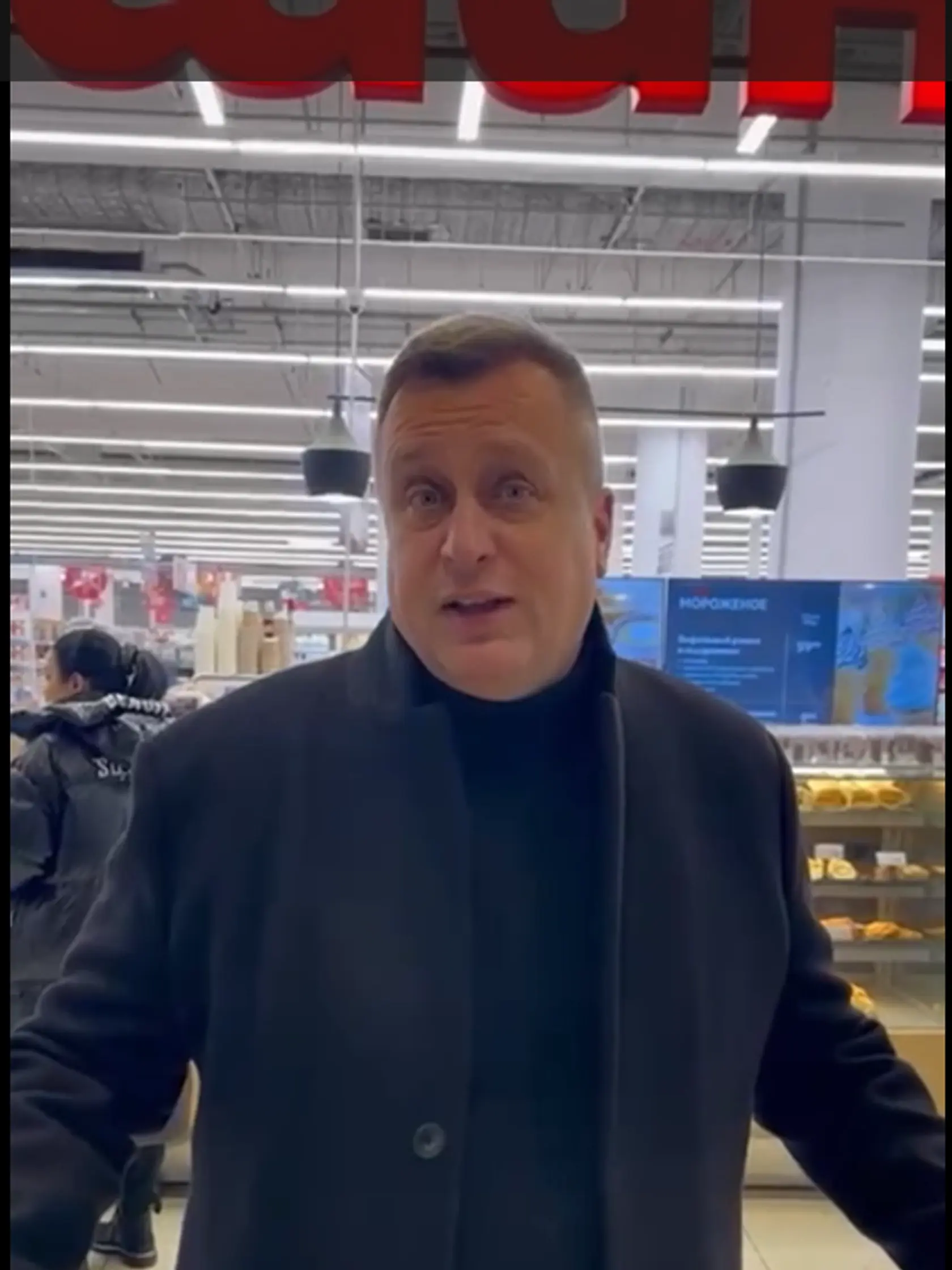 Počas prechádzky po supermarkete Andrej Danko ukázal zahraničné potraviny, ale aj ceny. 