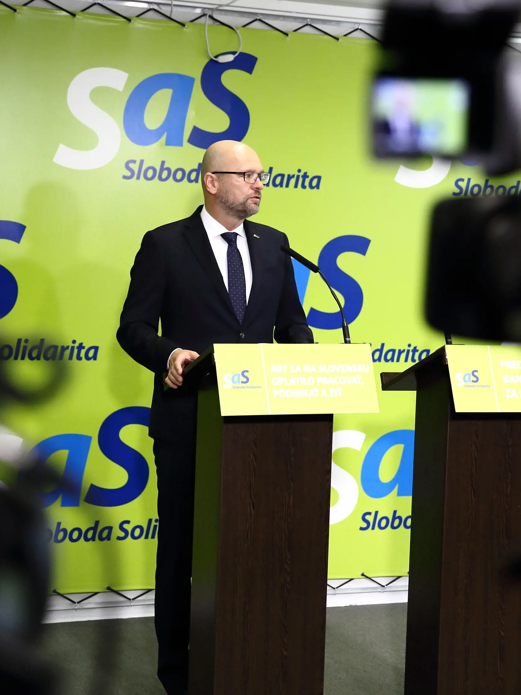 Na snímke je Richard Sulík, predseda strany na tlačovej konferencii v Bratislave.
