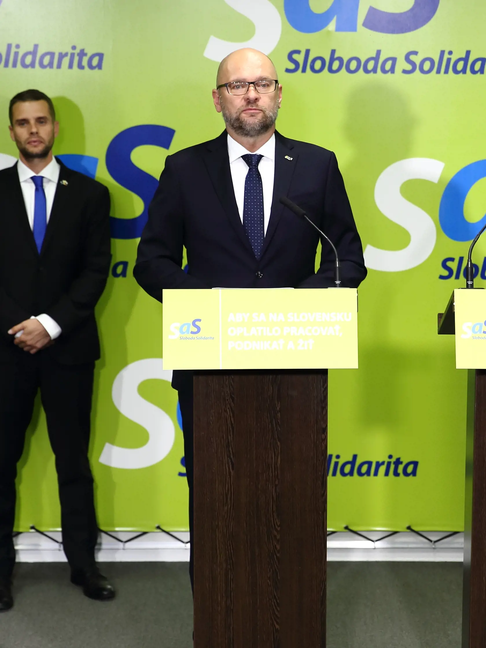 Na snímke je Richard Sulík, predseda strany na tlačovej konferencii v Bratislave.