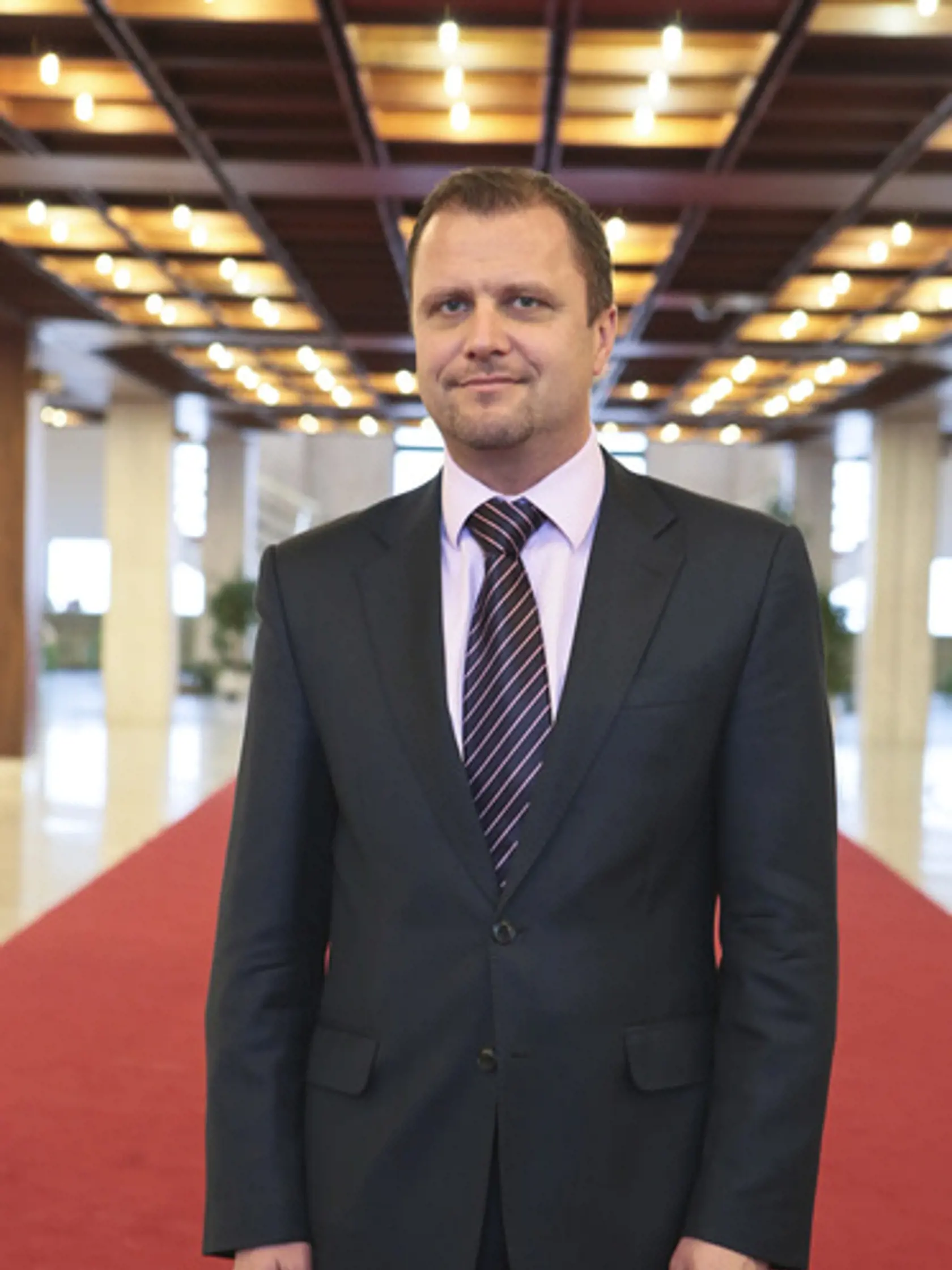 Martinský primátor a poslanec Národnej rady za Most-Híd Andrej Hrnčiar informoval o záveroch rokovania ZMOS-u.