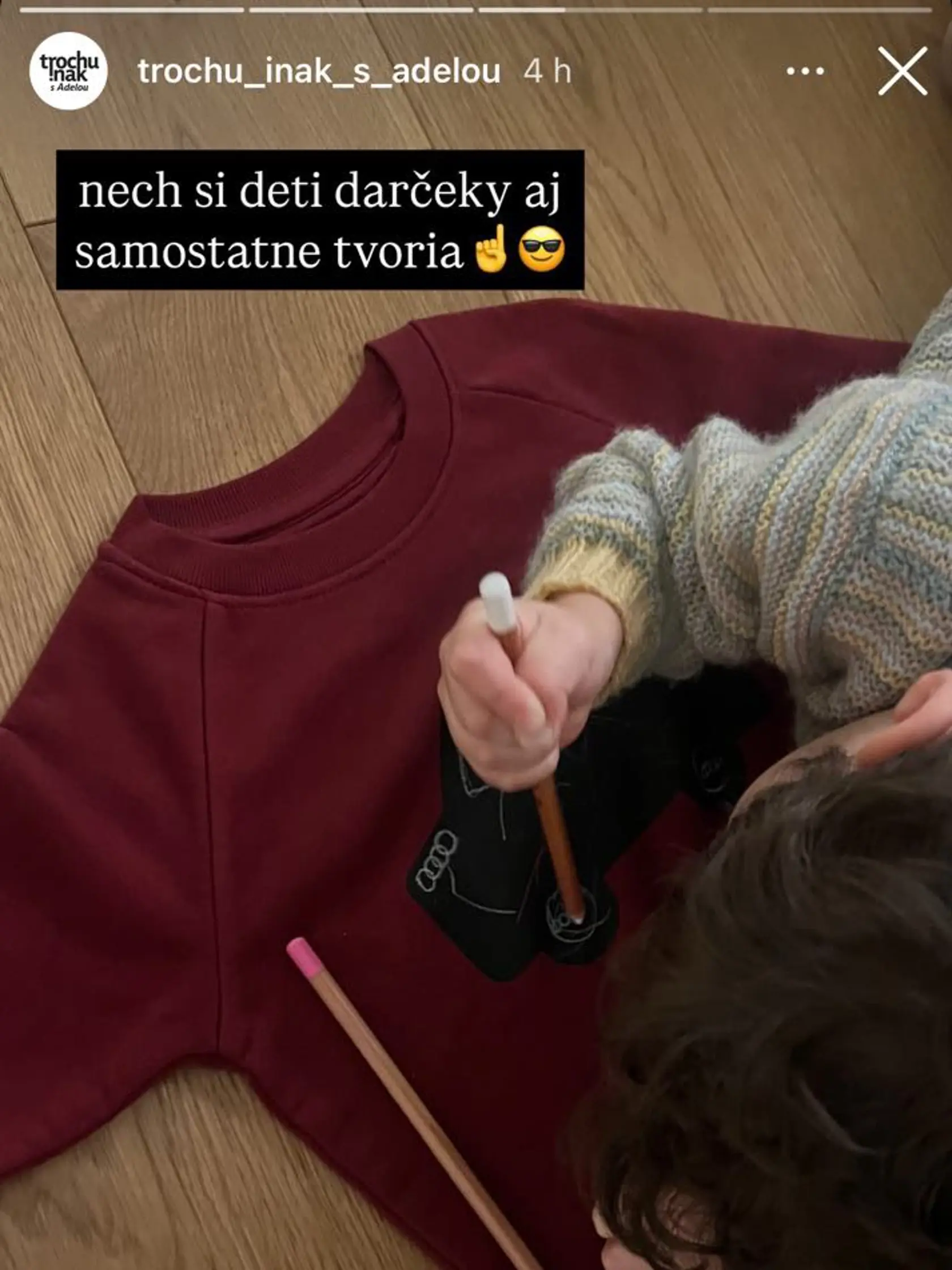 Adela sa podelila o milú fotku syna. Jeho husté vlasy sú neprehliadnuteľné. 
