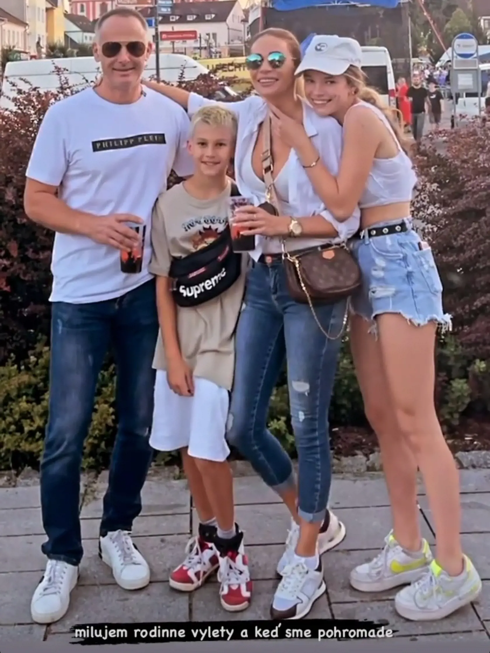 Syn Andrey Verešovej má prefarbené vlasy na blond