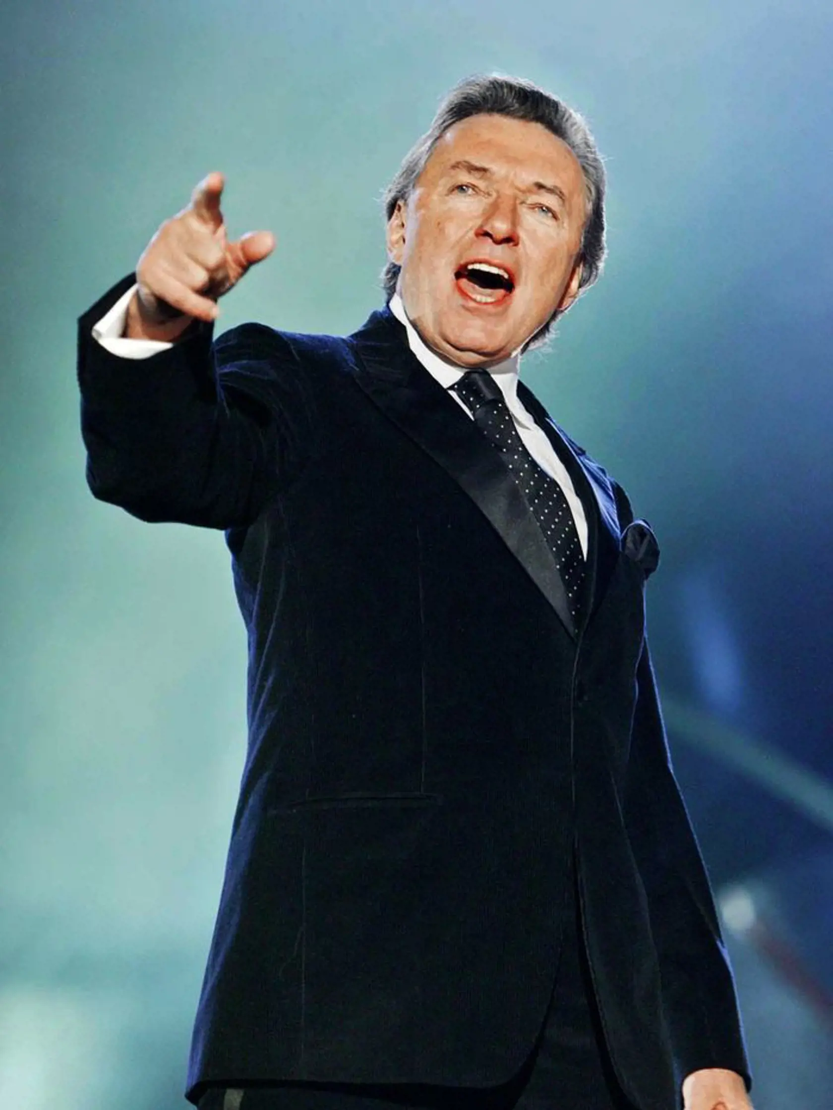 Karel Gott vyrazil na turné. 