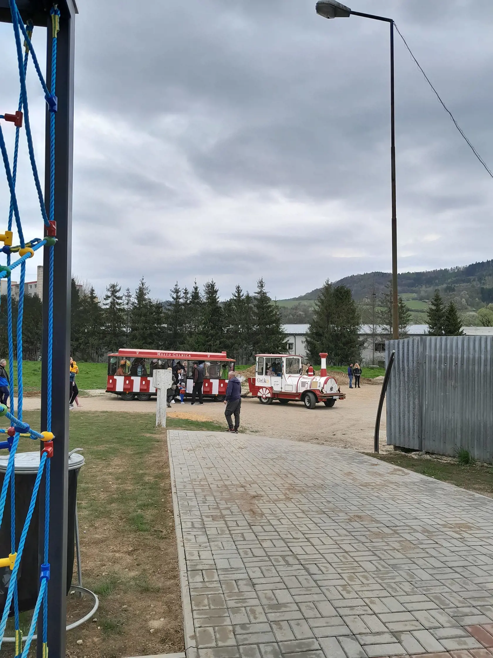 Čakanie na cestujúcich.