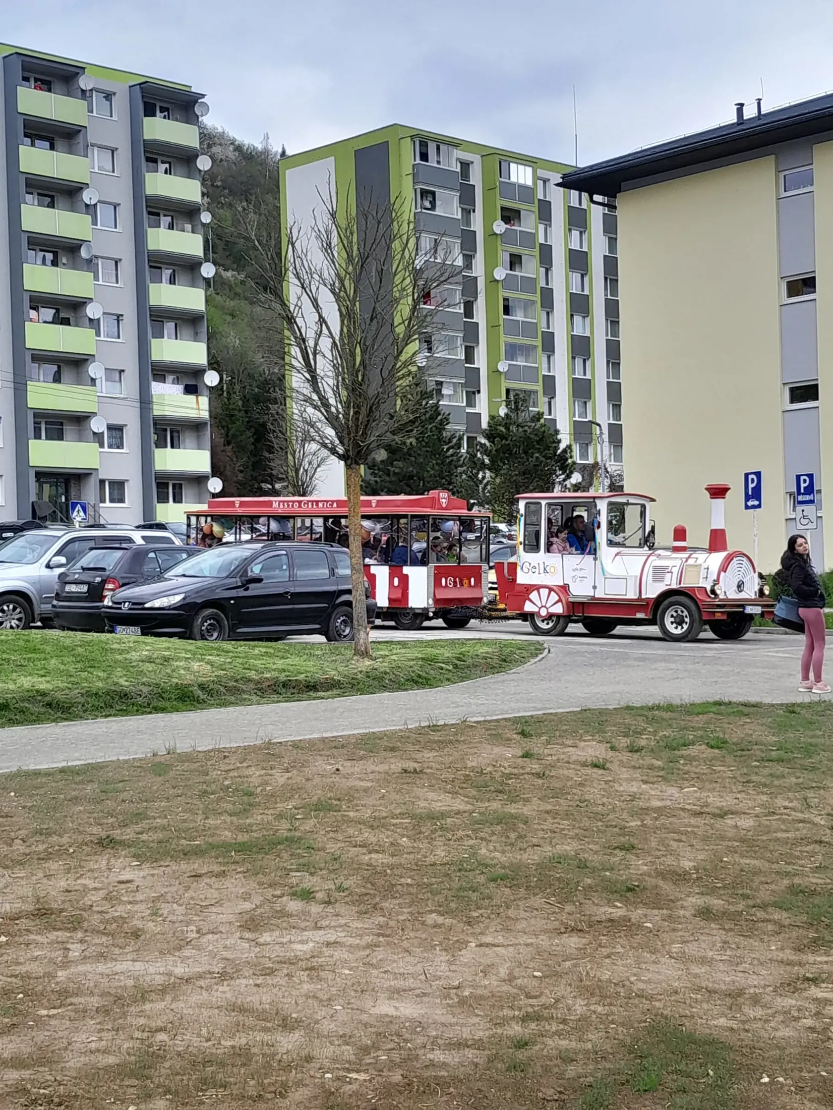 "Hurááá, ide sa na vlak!"
