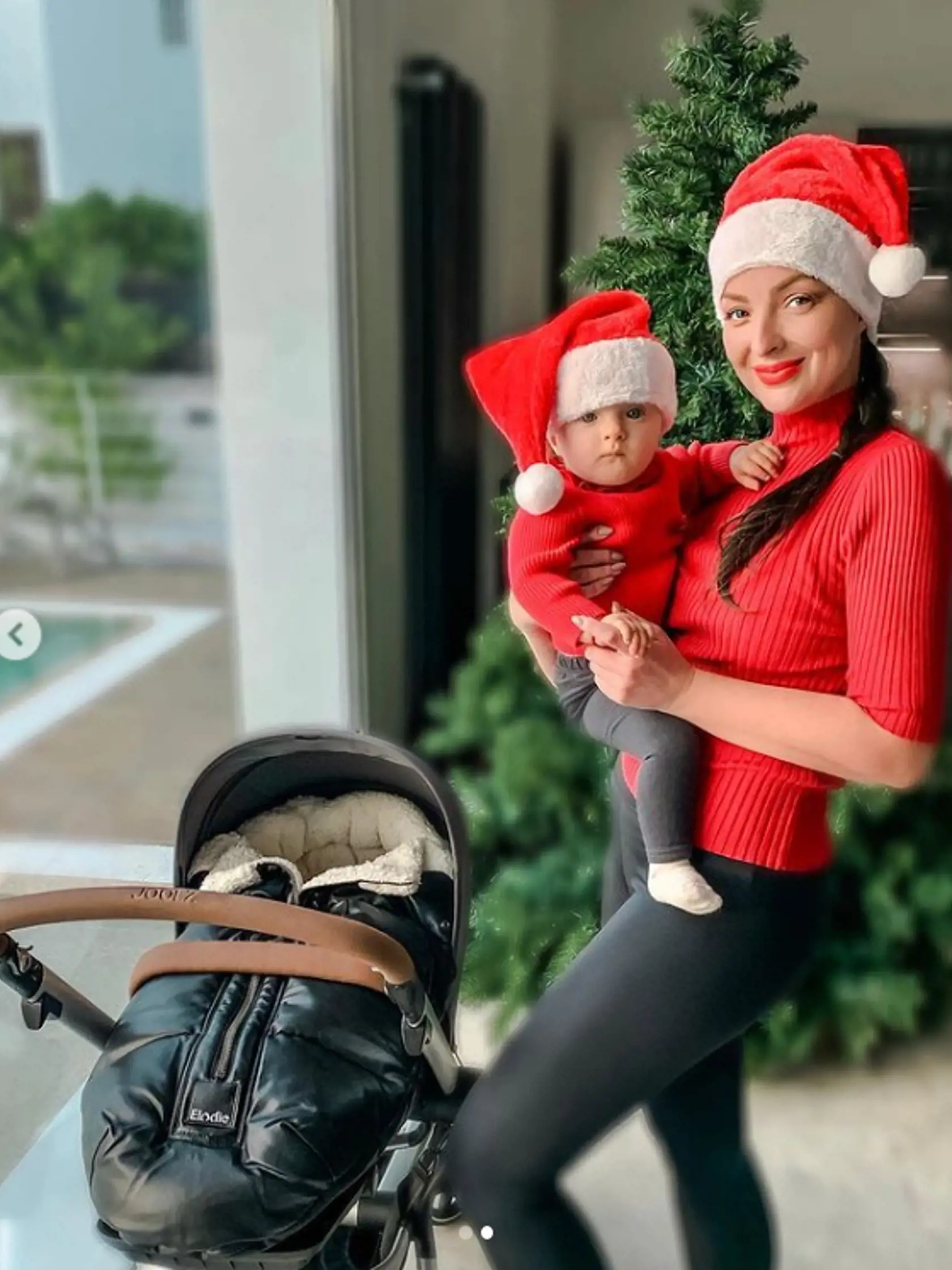 Daniela Nízlová zverejnila vianočné fotky s malou Linduškou. Všimli ste si tento detail? Nielen že to dámam pristane, no dokonca sa na seba aj neskutočne podobajú.