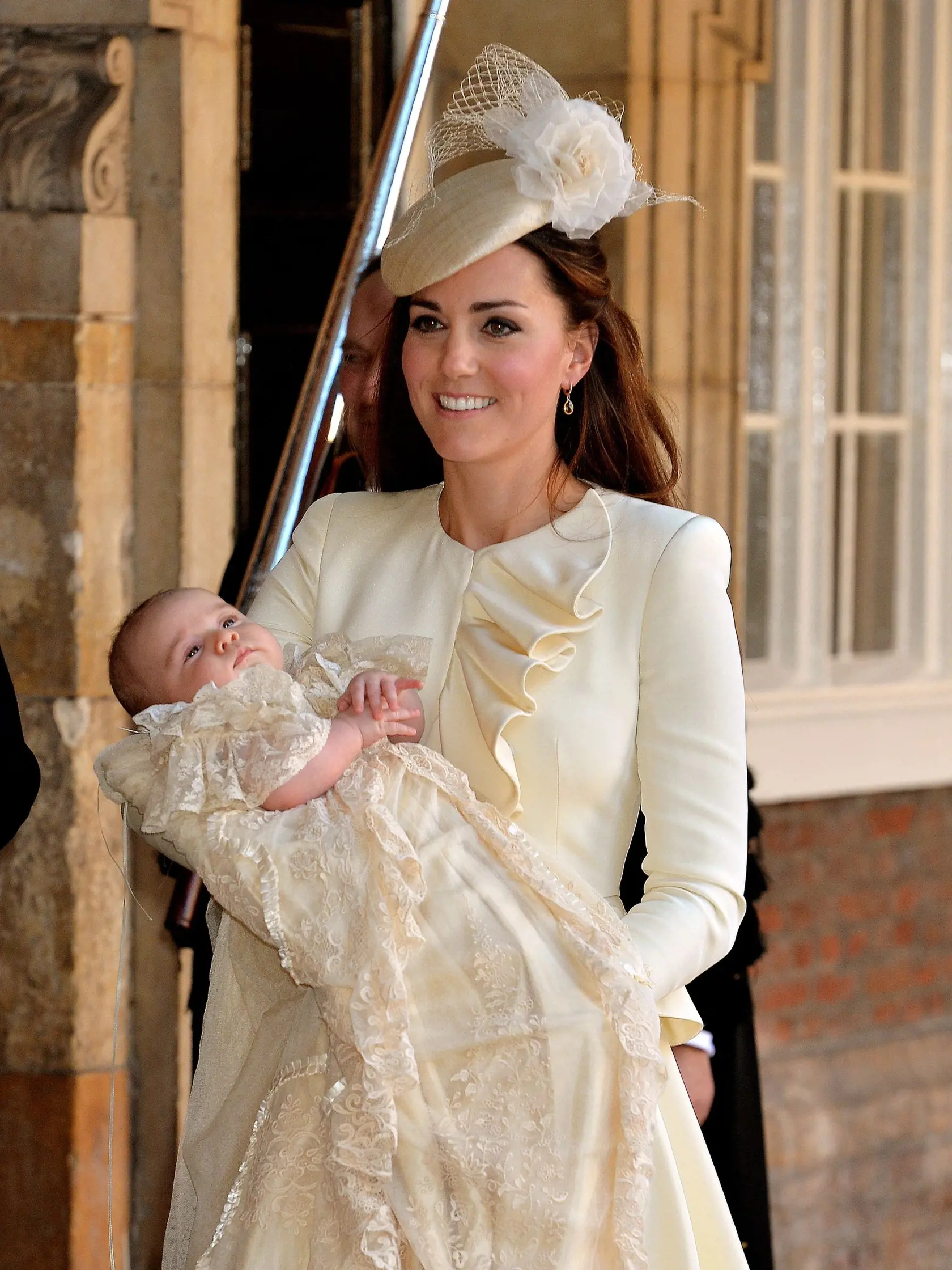 Kráľovská rodina


Kate Duchess of Cambridge carries her son Prince George after his christening at the Chapel Royal in St James's Palace in London, Wednesday Oct. 23, 2013.  The prince was christened Wednesday with water from the River Jordan at a rare four-generation gathering of the royal family in Lo