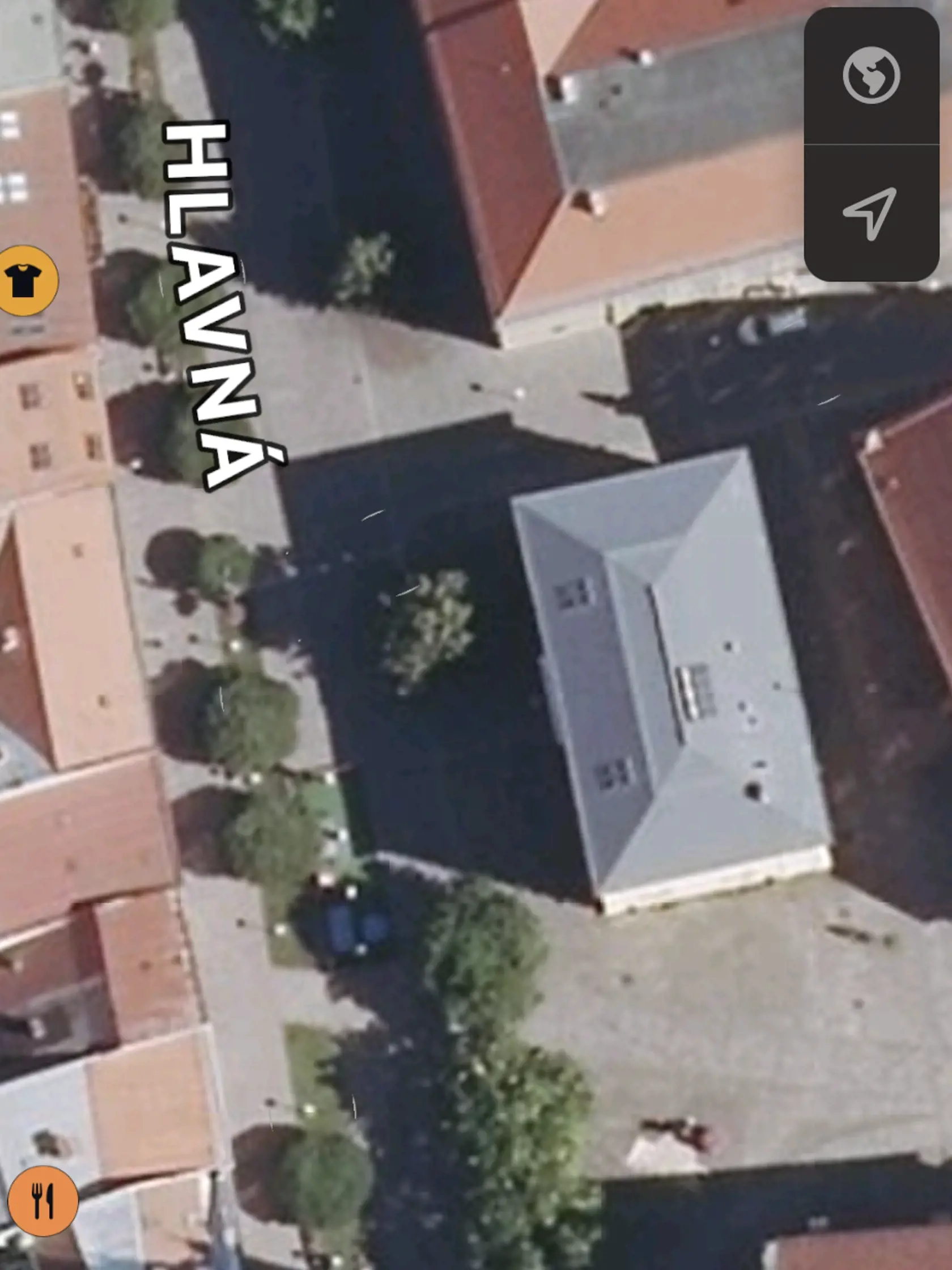 Pohľad zhora a budovu konzulátu.
