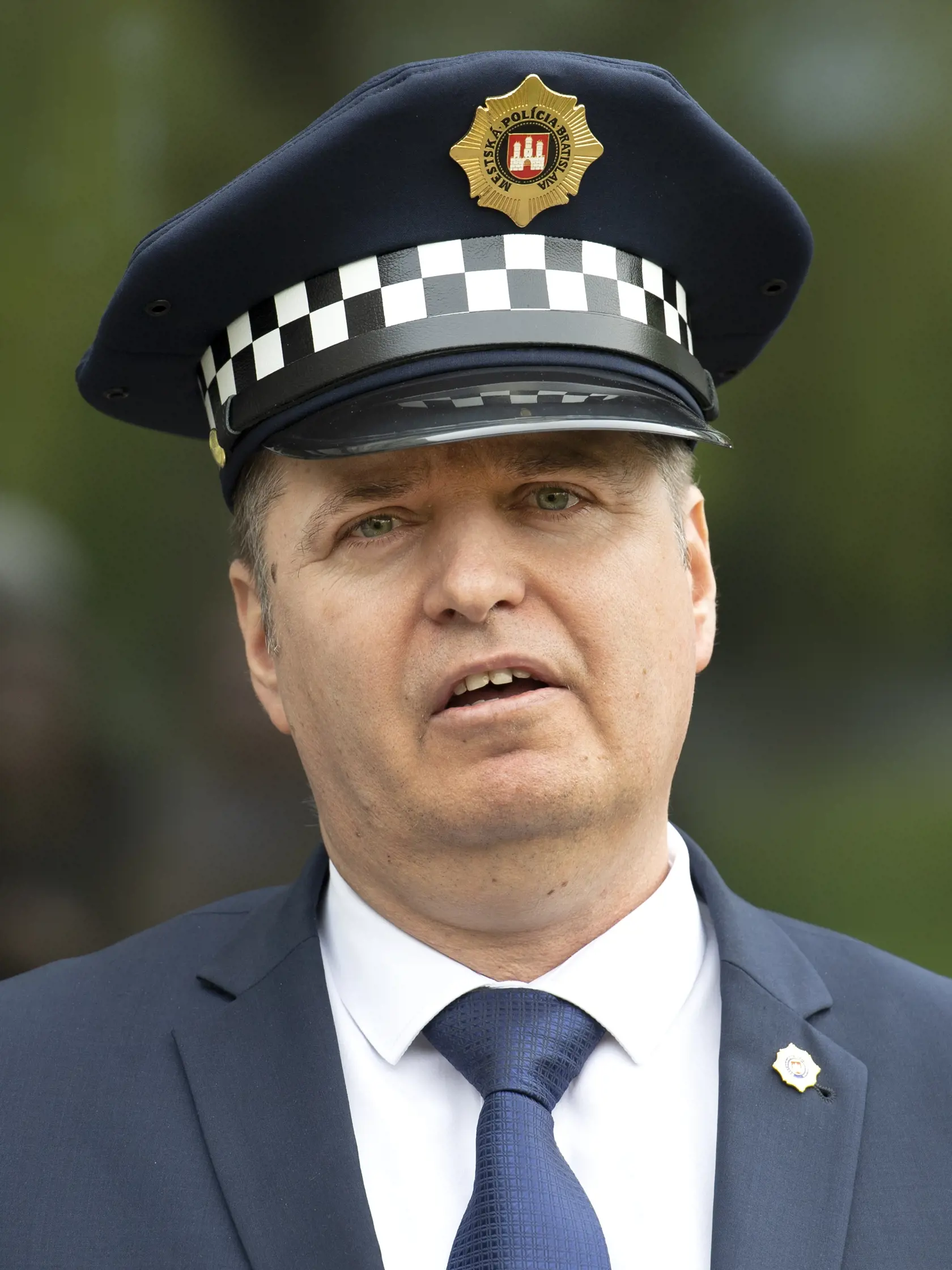 Na snímke náčelník Mestskej polície Bratislava Miroslav Antal počas tlačovej konferencie Mestskej polície hlavného mesta SR Bratislavy v Bratislave v utorok 2. mája 2023. Na tlačovke predstavili telové kamery, ktoré využíva Mestská polícia Bratislava od marca tohto roka. FOTO TASR - Pavel Neubauer



