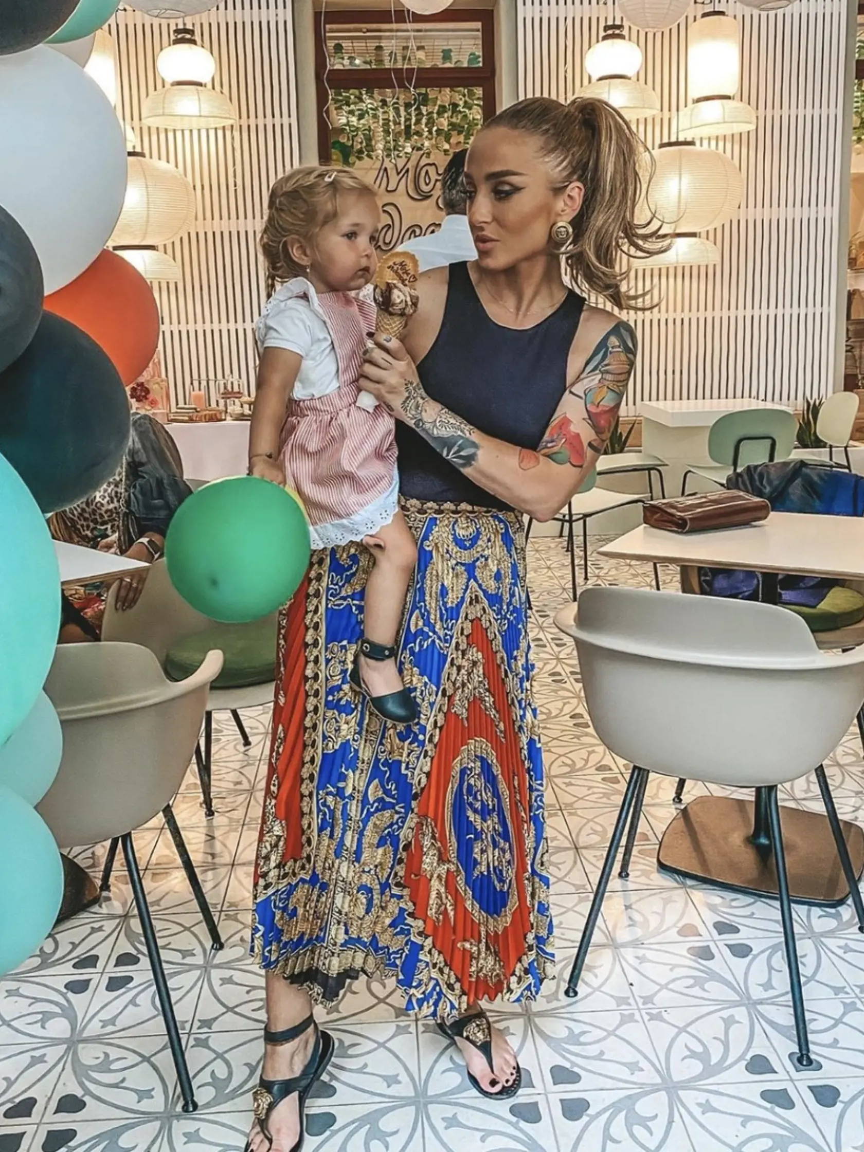 Lucia Sládečková s dcérkou