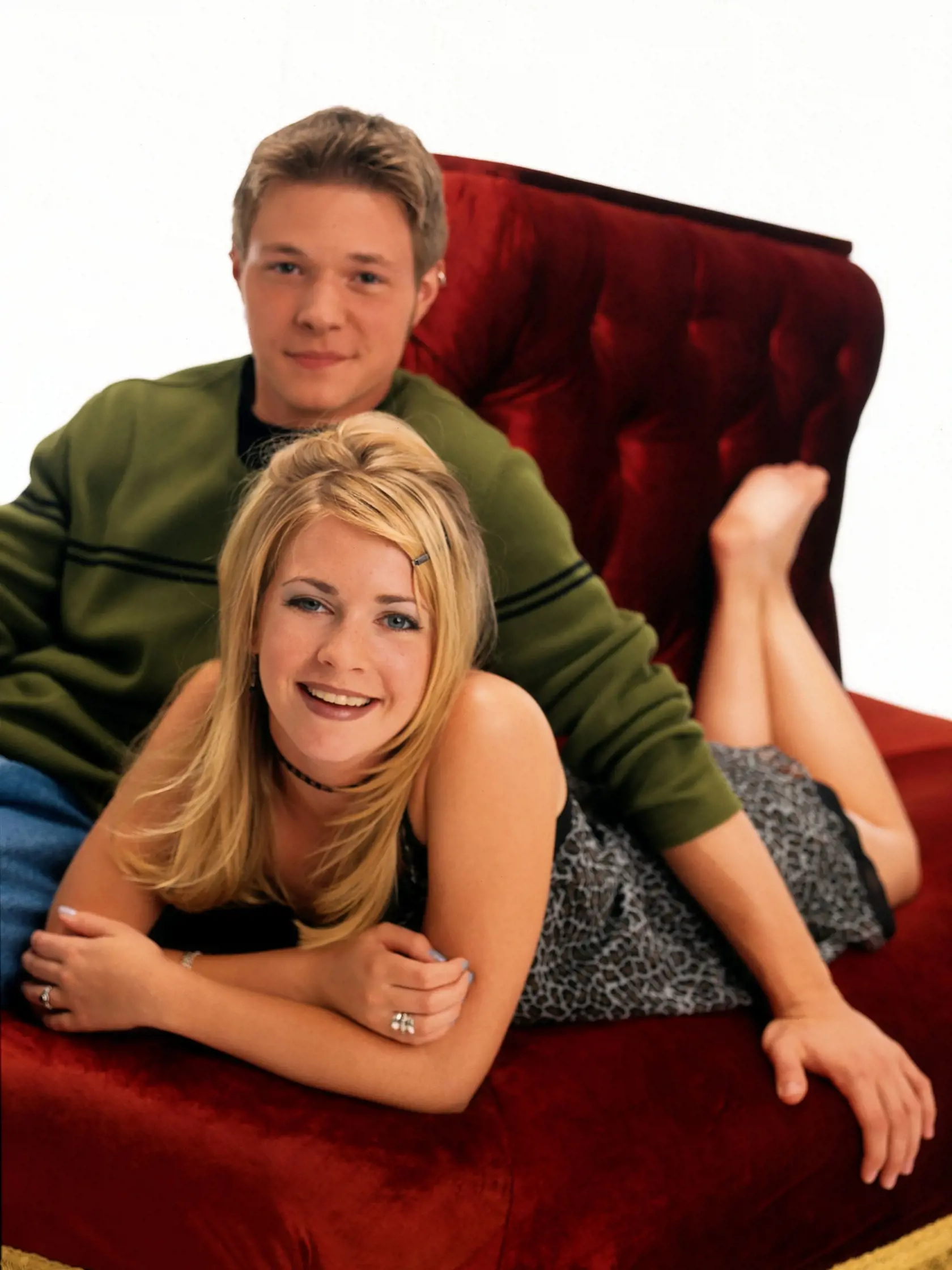 Harvey Kinkle - Nate Richert (44) a Sabrina Spellman - Melissa Joan Hart (47)