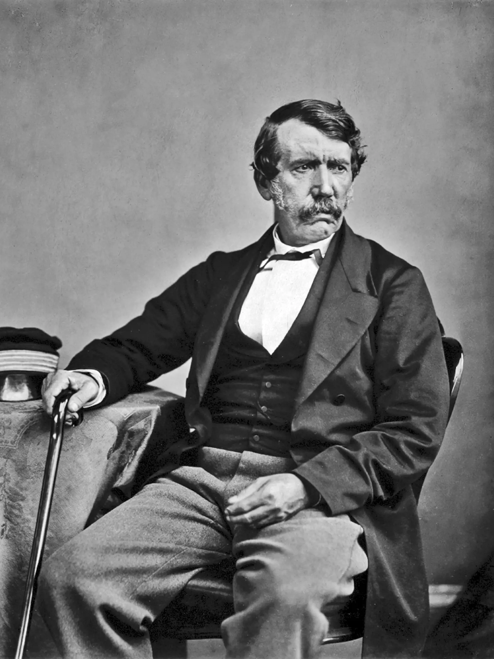 Jeden z najväčších objaviteľov Afriky DAVID LIVINGSTONE objavil aj Viktóriine vodopády.