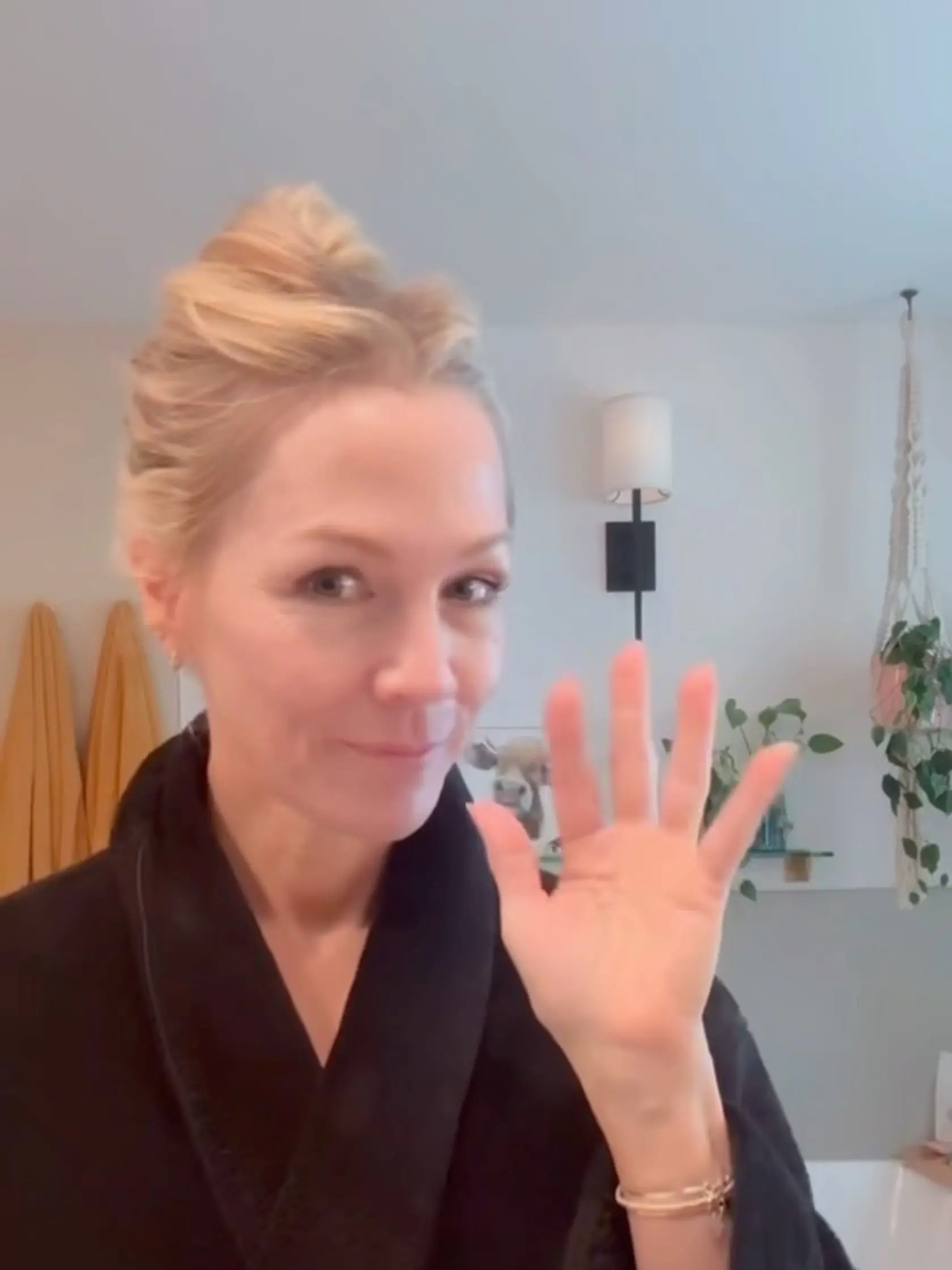 Jennie Garth by ste nenalíčenú možno nespoznali.