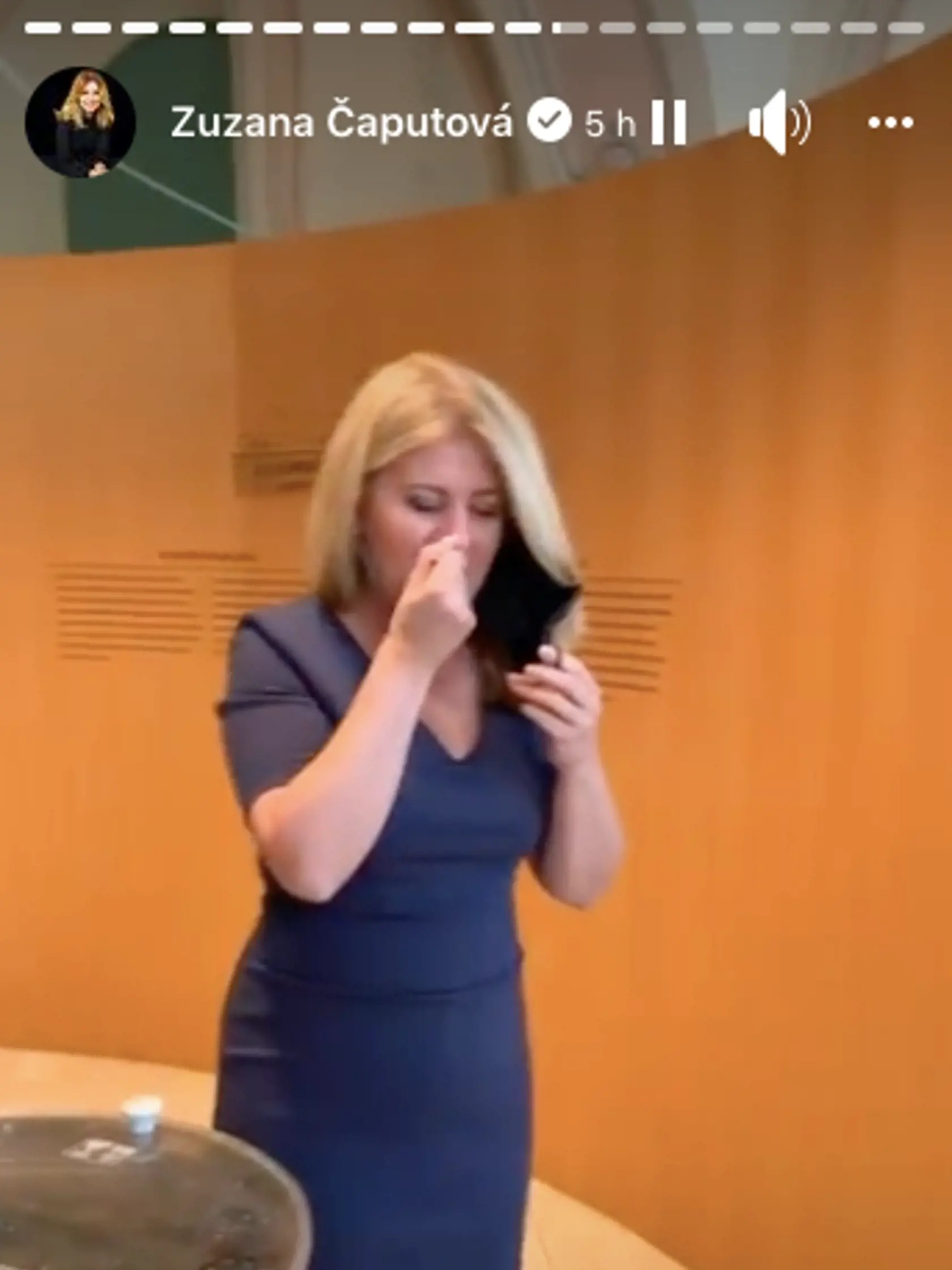 Po roku, odkedy sú v záhrade prezidentského paláca včely, pribudla aj nová včelia rodinka a takmer 50 kíl skvelého a kvalitného medu, pochválila sa Zuzana Čaputová.