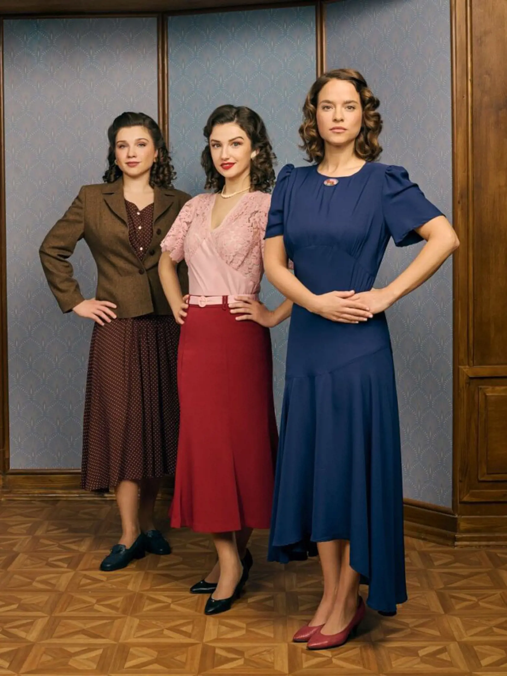 "Slovenské predavačky" z obchodného domu Dunaj. Na snímke Alenka (Lesana Krausková), Klára (Kristína Svarinská) a Eva (Petra Dubayová).