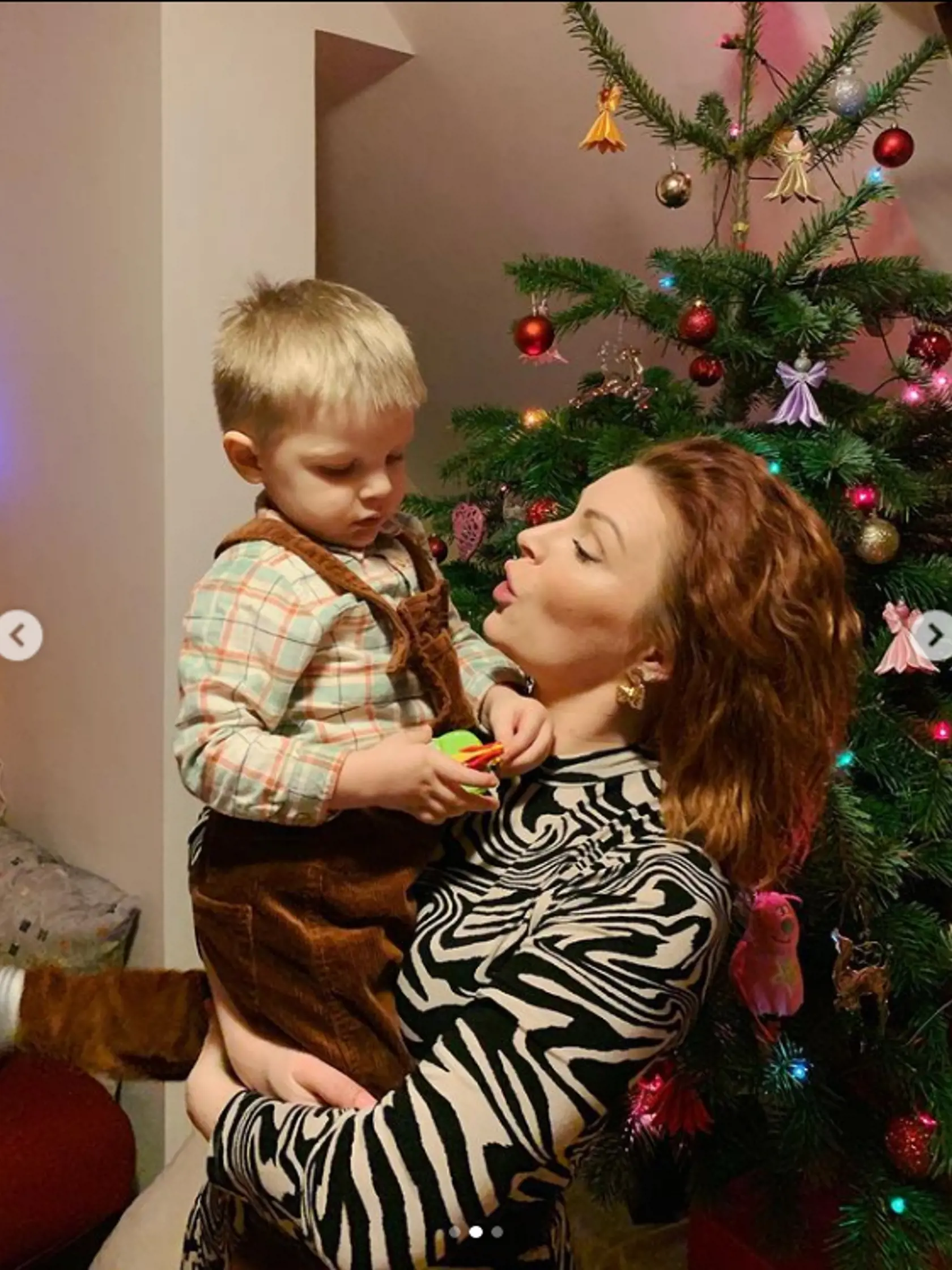 Synček Barbory Švidraňovej už poriadne narástol a je to krásny chlapec.  Ona pri ňom vyzerá ako jeho staršia sestra!