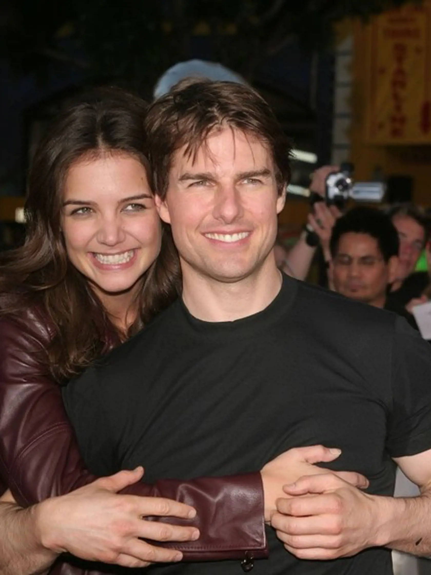 Tom Cruise sa tretíkrát oženil s Katie Holmes. Narodila sa im dcéra Suri.