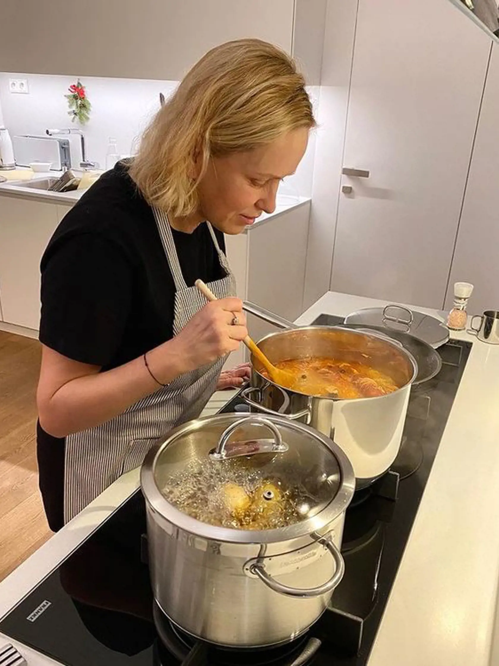 Michaela Čobejová rada varí a rada sa tiež pochváli krásnou kuchyňou.