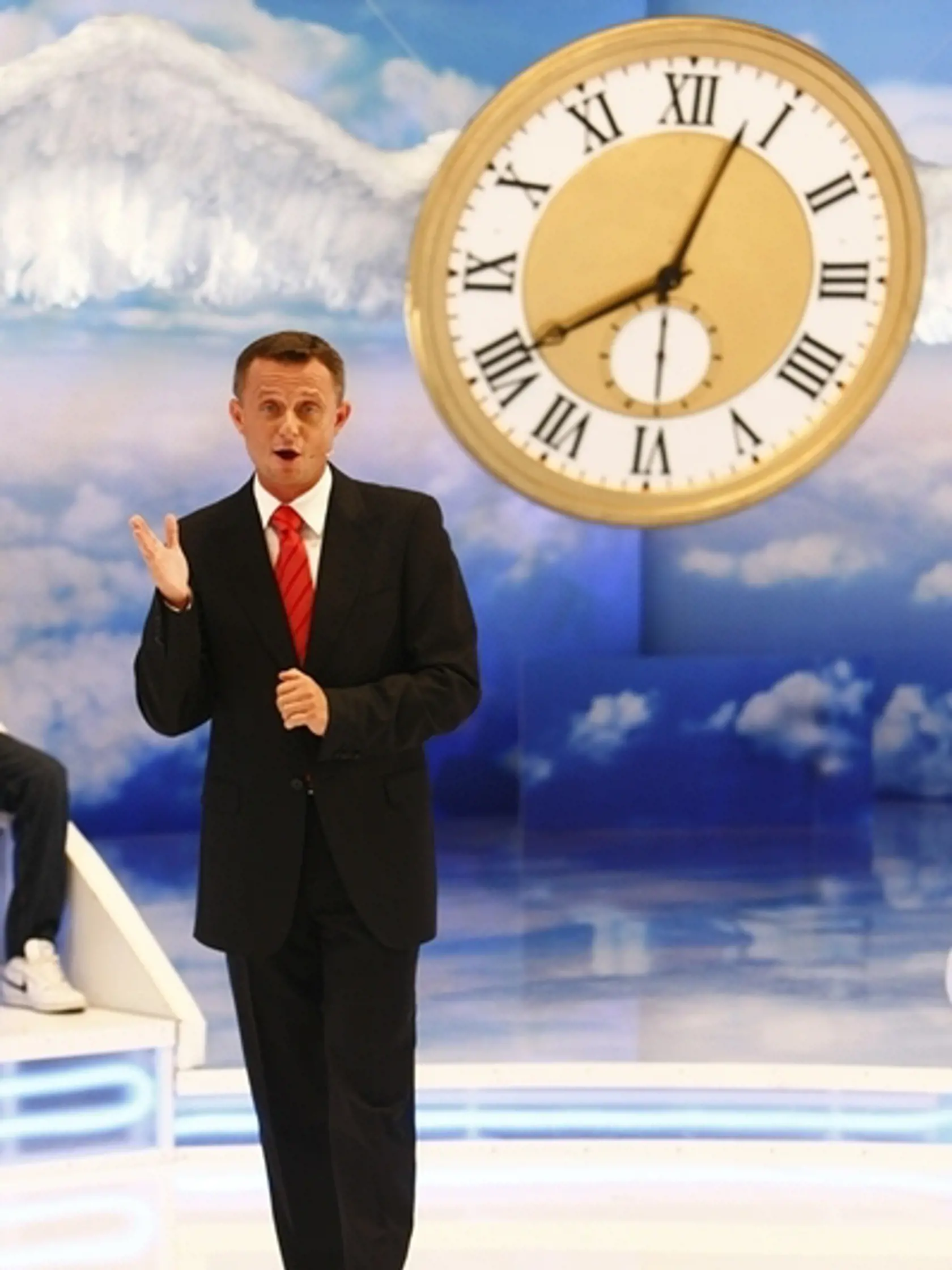 Vilo Rozboril v časoch relácie Modré z neba. Keď ju Markíza zrušila, ujala sa ho TV JOJ a zmenili názov relácie na V siedmom nebi.