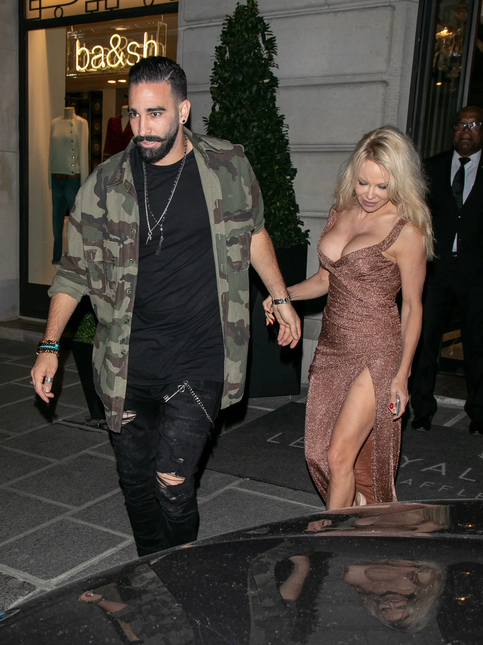 Pamela Anderson a Adil Rami tvorili pár dva roky. Francúzsky futbalista to však hral na dve strany.