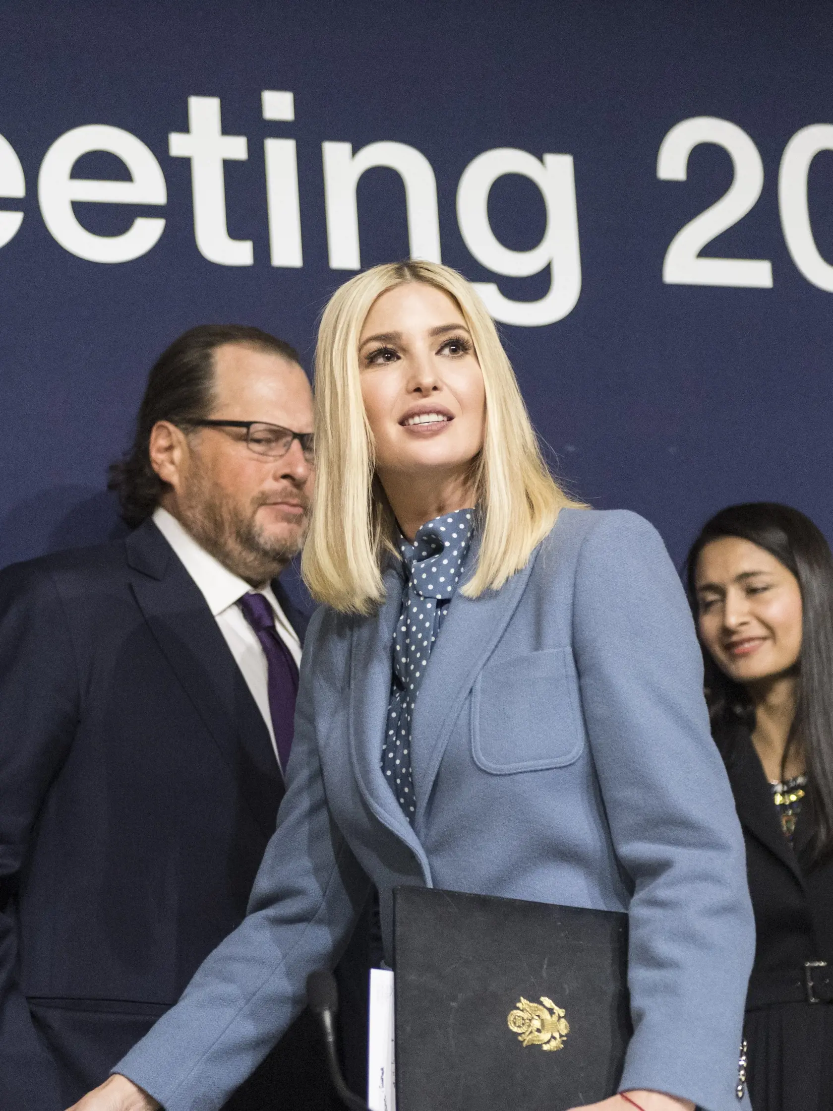 JB 4 Davos - Poradkyňa amerického prezidenta Donalda Trumpa Ivanka Trumpová prichádza na  tlačovú konferenciu na Svetovom ekonomickom fóre v Davose 22. januára 2020. FOTO TASR/AP
 
Ivanka Trump, senior adviser to U.S President Donald Trump, arrives to speak at a press conference at the World Economic Forum in Davos, Switzerland, Wednesday, Jan. 22, 2020. The 50th annual meeting of the forum is taking place in Davos from Jan. 21 until Jan. 24, 2020. (Alessandro della Valle/Keystone via AP)