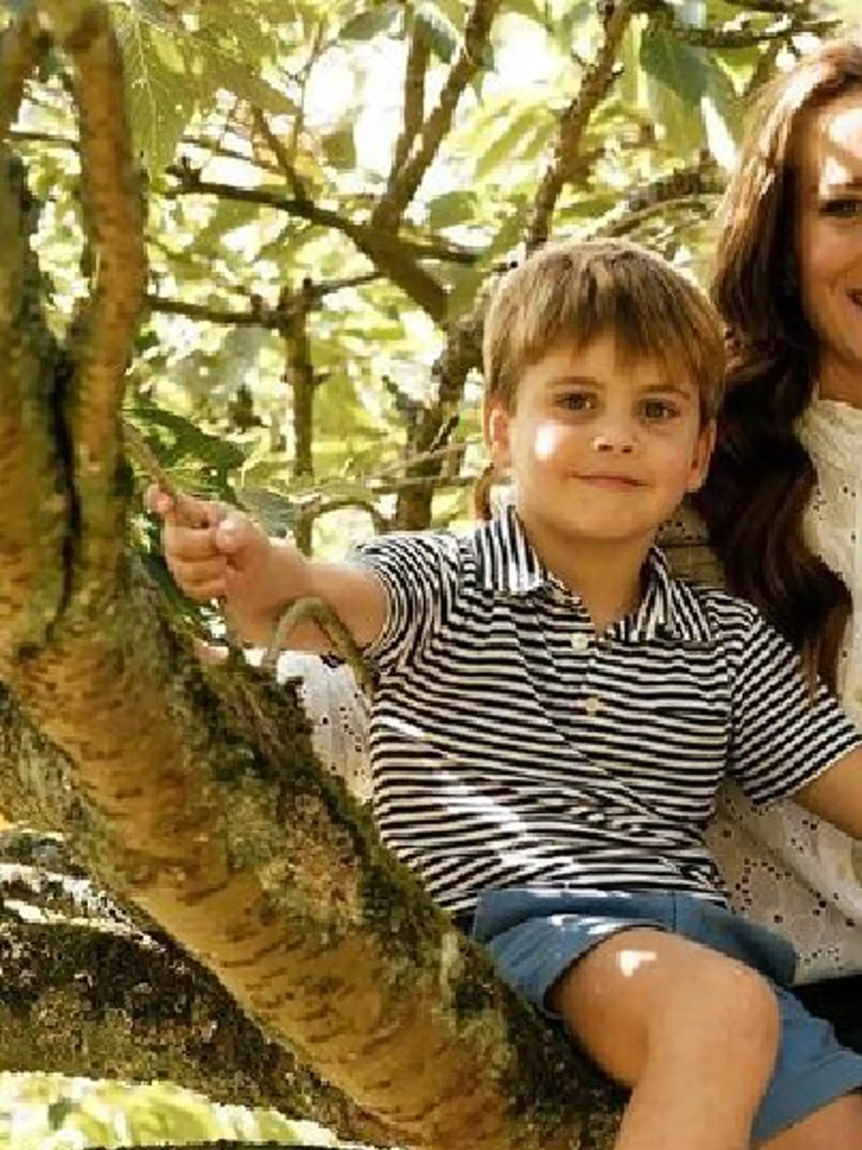 Najmenší princ Louis sa poriadne vytiahol. Rastie z neho fešný šibal.
