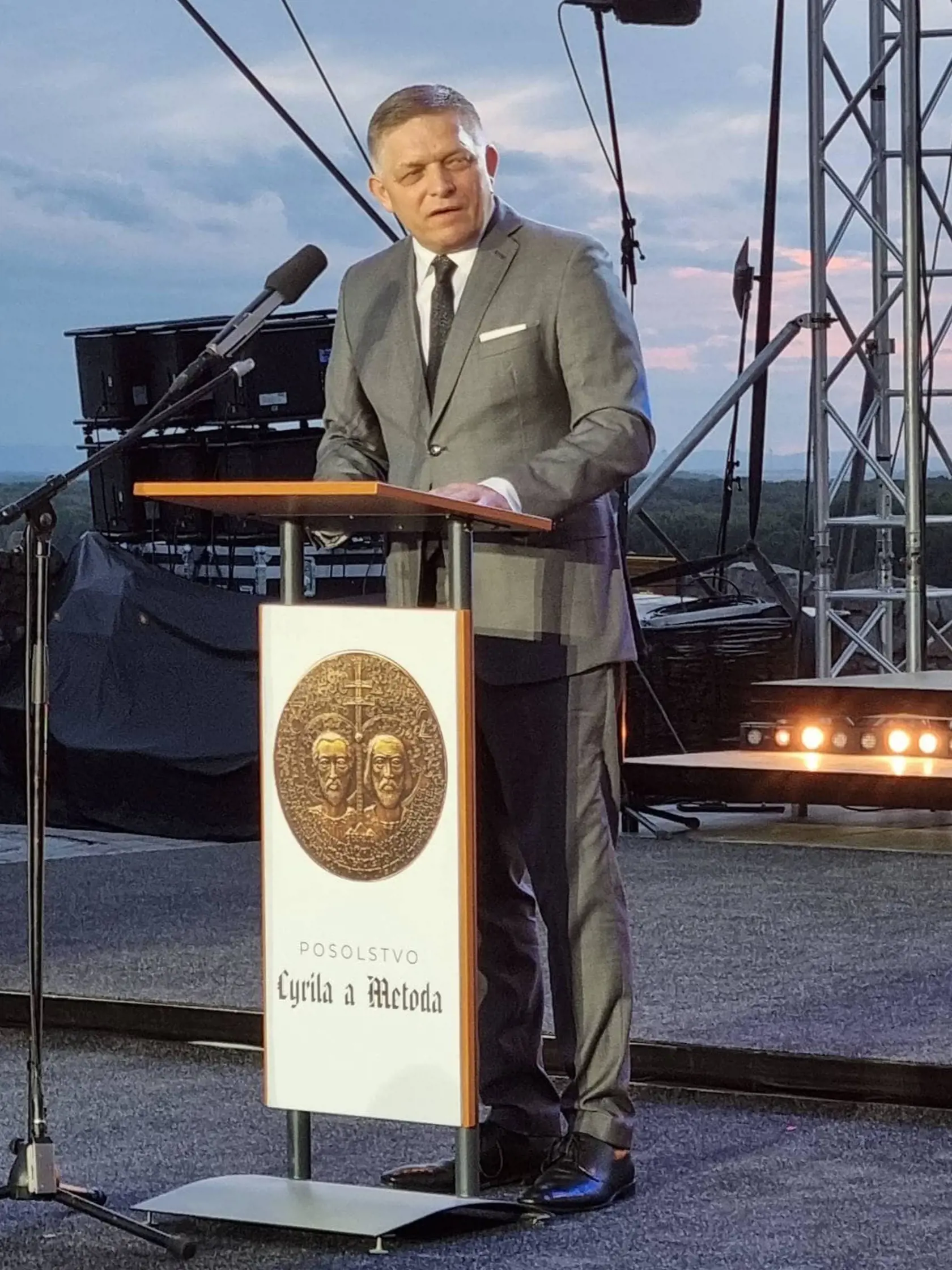 Premiér Robert Fico vystúpil na tohtoročných oslavách výročia príchodu Cyrila a Metoda na Devíne prvýkrát od atentátu.