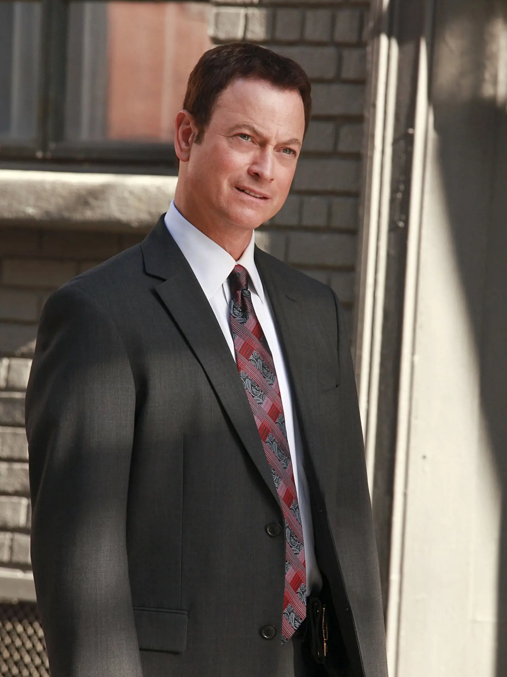 Gary Sinise: Fanúšikovia ho tiež poznajú ako zachmúreného a tajomného vyšetrovateľa Maca Taylora zo seriálu CSI: Kriminálka New York (2004 – 2013).
