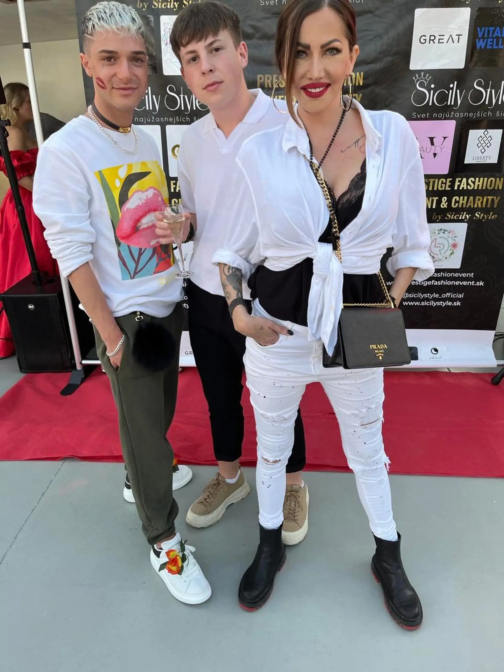 Spevák David Key, bloger Radko Chovanec a Miroslava Fabušová na módnej šou Sicily Style.