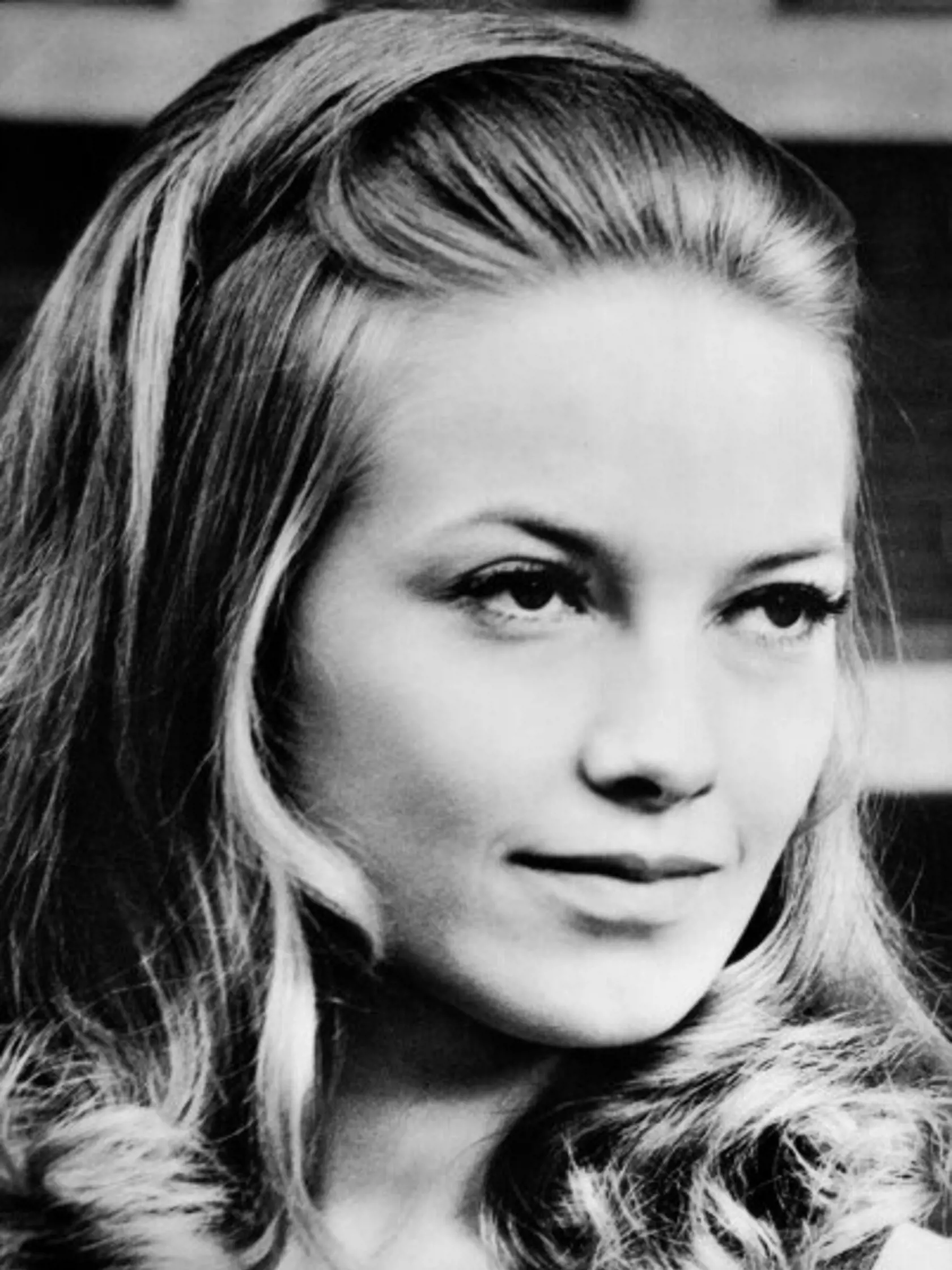 Jana Preissová, rodená Drchalová, je manželka herca Viktora Preissa a mamička herca Martina Preissa.  Od tých najmenších až po staršie generácie si ju budú pamätať najmä ako balerínu a mamičku Vaška (Tomáša Holého) z komédii M. Poledňákovej Ako vytrhnúť veľrybe stoličku a vo voľnom pokračovaní: Ako dostať otecka do polepšovne.