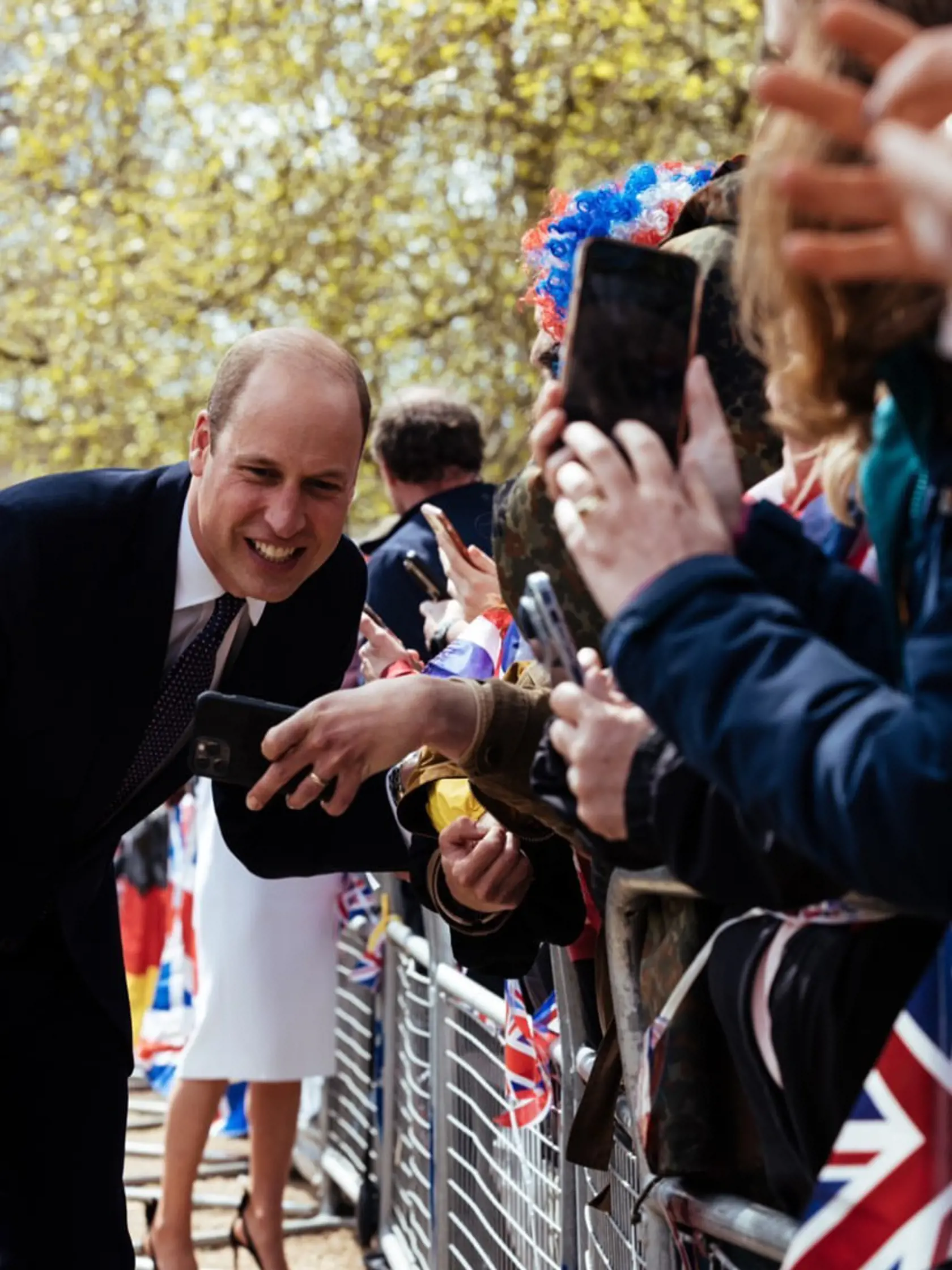 Princa William pred príchodom na slávnostnú recepciu v Buckinghamskom paláci, organizovanú pri príležitosti korunovácie.