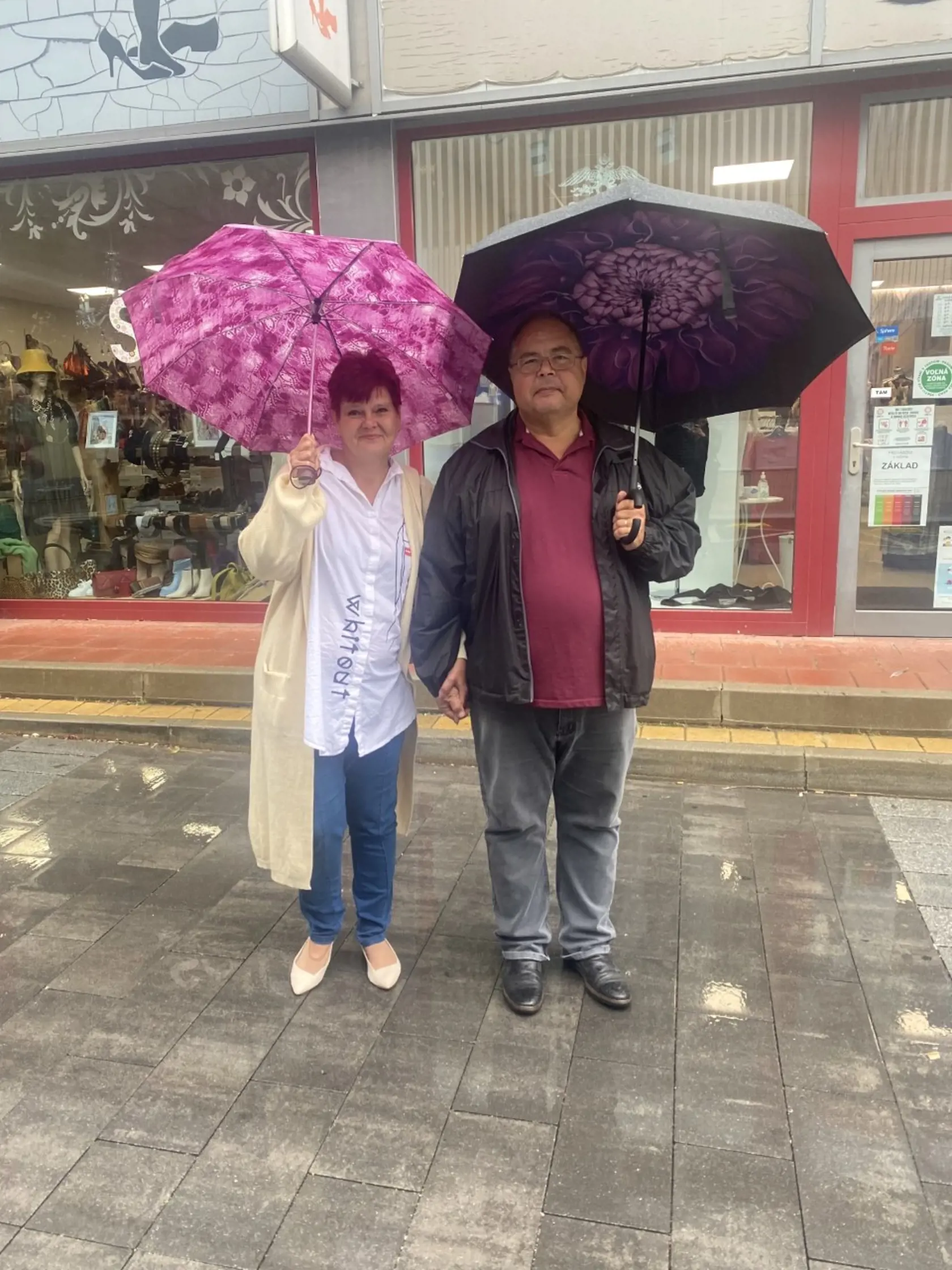 Pavol (57): Môže za to podľa mňa aj neinformovanosť. Že to ani nevedia, lebo každý to rieši hypotékou to bývanie a to sú zas iné percentá, už asi aj výhodnejšie.