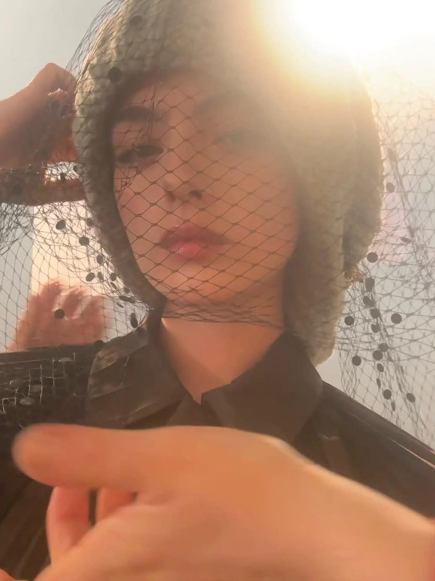 Deva Cassel okúzli ako modelka aj ako herečka. Navyše akoby svojej mame z oka vypadla. Monica Bellucci je na ňu veľmi hrdá. Zdieľa jej fotografie stále na svojom Instagrame.