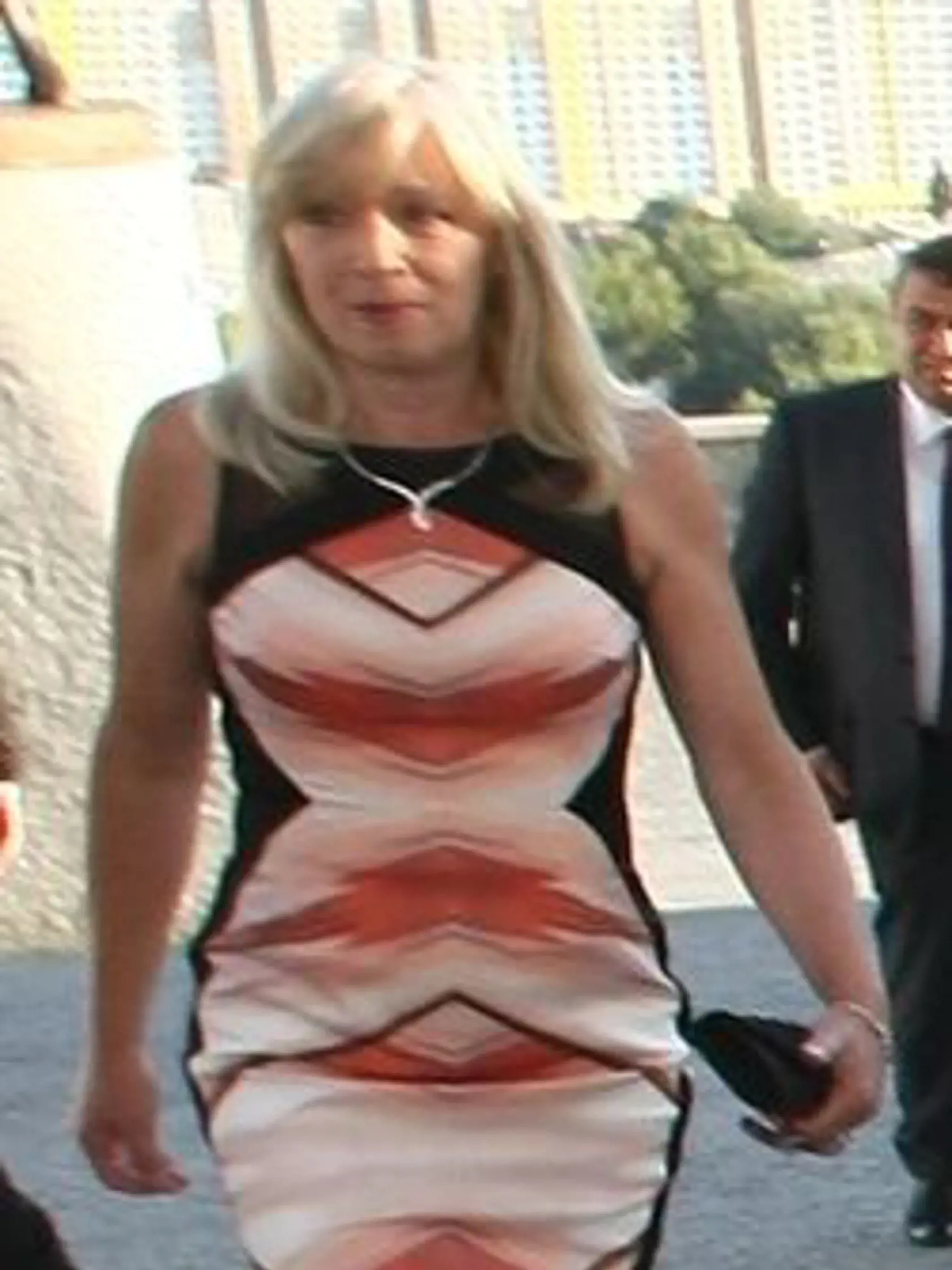 Expremiérka Iveta Radičová prichádza na slávnostnú recepciu.