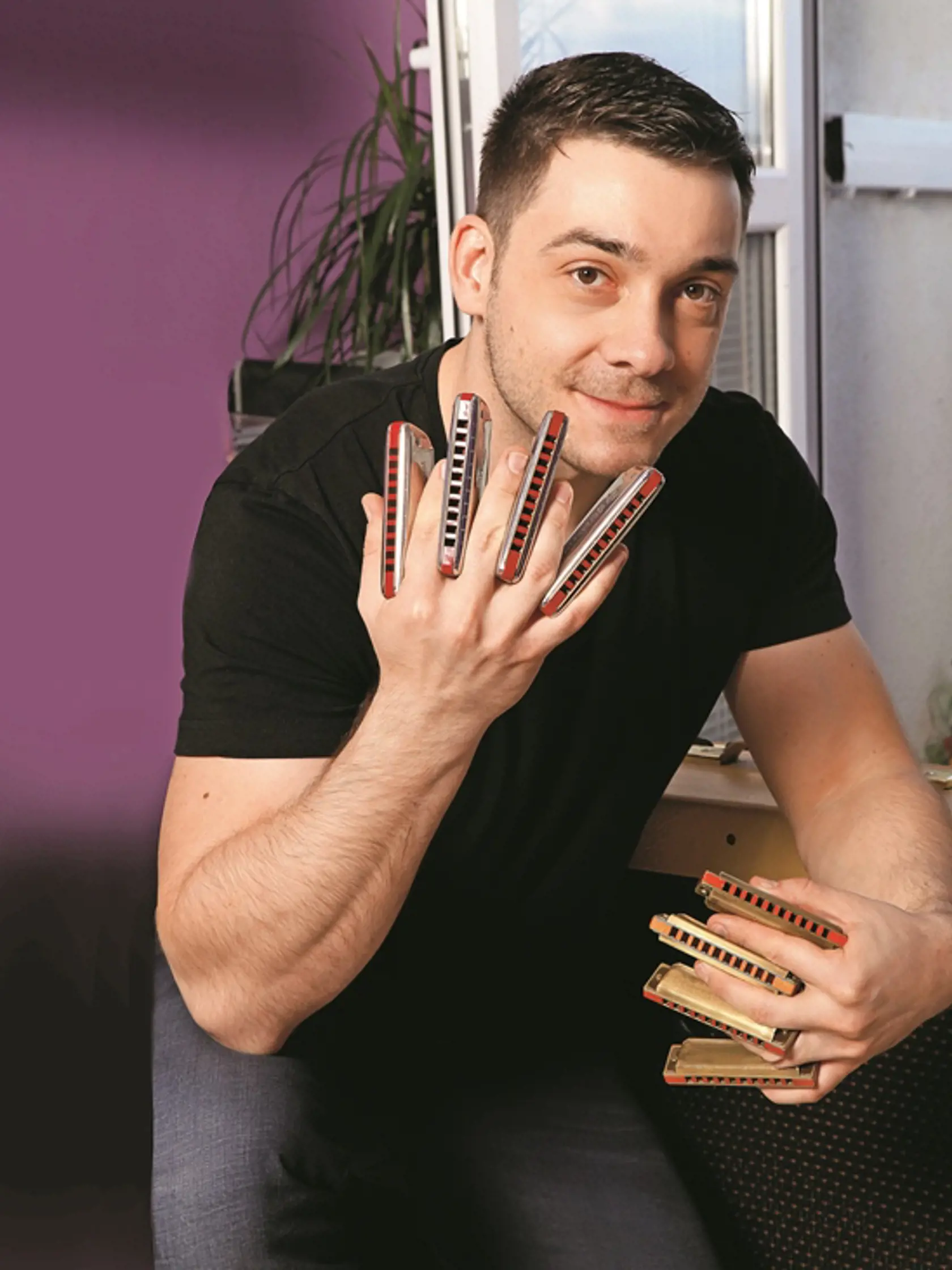 Pavol Plevčík a časť z jeho úctyhodnej zbierky harmoník