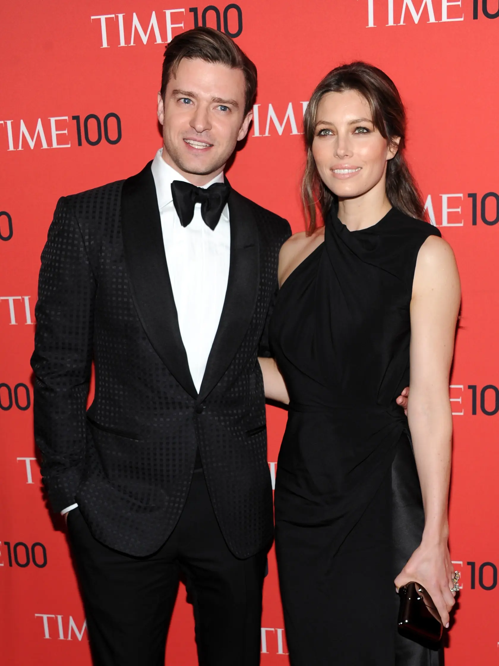 Americký popový spevák Justin Timberlake a herečka a jeho manželka Jessica Biel prichádzajú na galavečer amerického týždenníka The Time pri príležitosti vyhlásenia rebríčka 100 najvplyvnejších ľudí na svete v Lincolnovom centre v New Yorku v noci na stredu 24. apríla 2013.