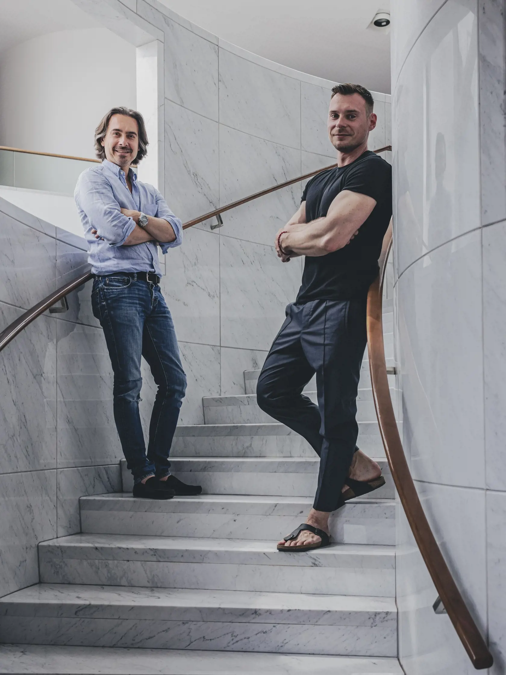 Na snímke Július Barczi, slovenský historik a teoretik umenia a súdny znalec v odbore umelecké diela. Pracuje v Aukčnej spoločnosti SOGA v Bratislave ako vedecký garant diel starých majstrov a maďarského umenia. Profesionálne sa venuje umeniu 19. storočia, otázke modernizmu v strednej Európe, dejinám zberateľstva a zberateľským aktivitám uhorskej šľachty, jej reprezentácii a identite. Venuje sa zbierkam a sídlam rodu Andrássy, životu a dielu Alžbety Güntherovej Mayerovej.