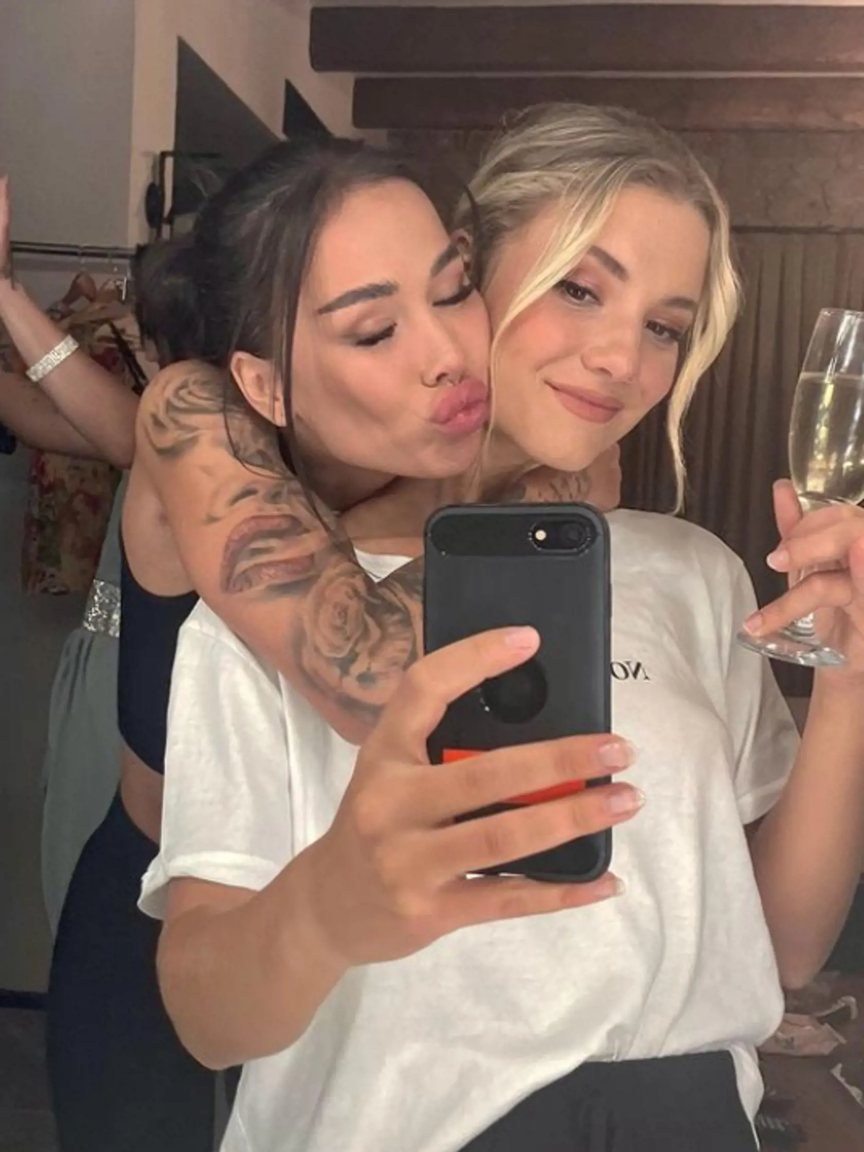 Mirka si v Ruži predsa len kamarátky našla, ide o Priscillu a Marcelu.