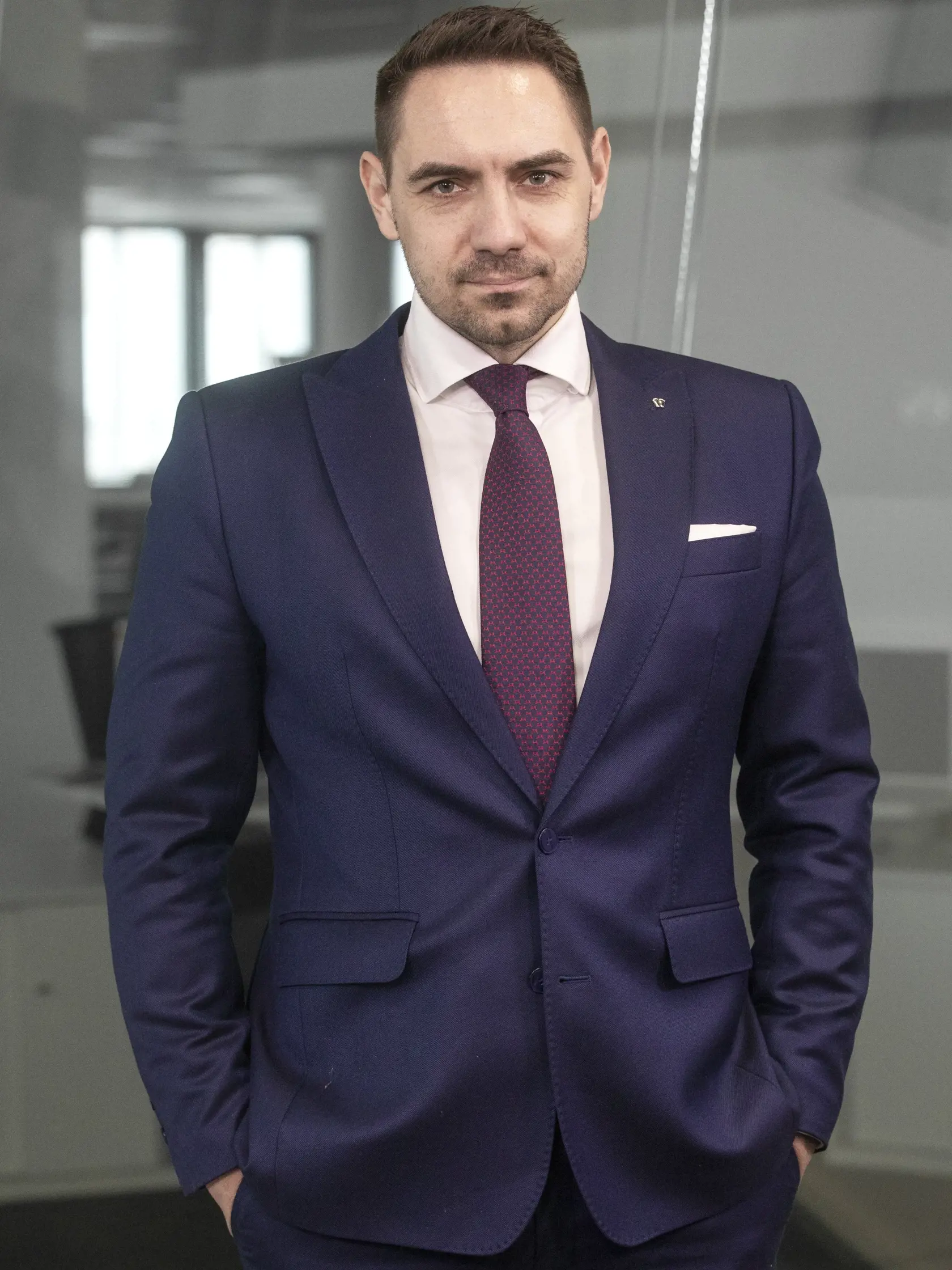 Na snímke György Gyimesi, ktorý už čo nevidieť opustí poslanecké kreslo. Strieda ho Jaroslav Naď, ktorý sa teší ako...