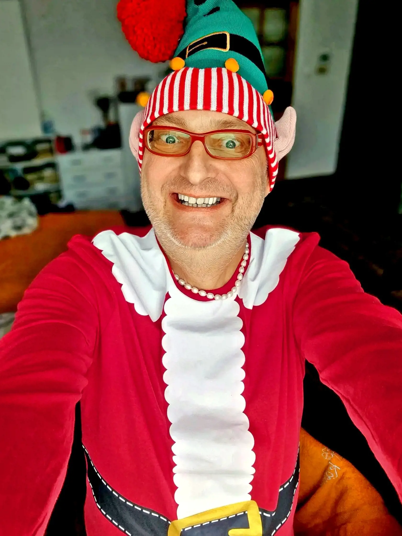 Marcel Nemec zomrel na následky onkologického ochorenia. Vedel, že zomiera a tak sa stihol so všetkými svojimi blízkymi rozlúčiť... Česť jeho pamiatke.