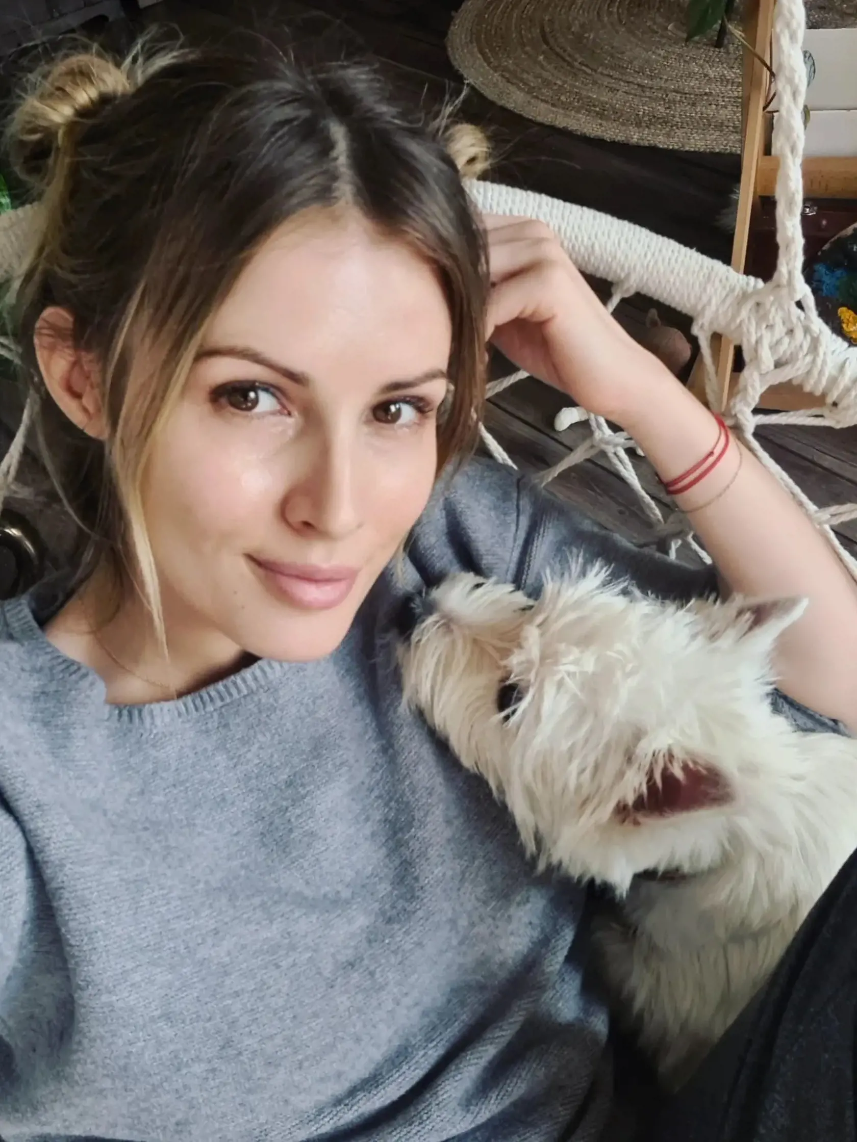 ...viete, ako sa hovorí, že si sami tvoríme našu realitu? Tak to poďme skúsiť, zmeňme myšlienky pomsty a nenávisti na vieru v mier...nájdime mier v sebe...a radosť...začnime od seba a zmeňme svet..minimálne ten, ktorý nás obklopuje...