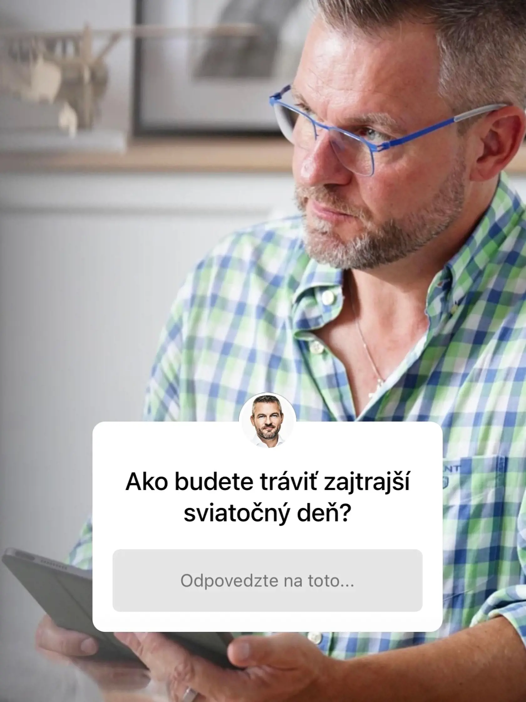 Peter Pellegrini sa ukázal s dioptrickými okuliarmi.