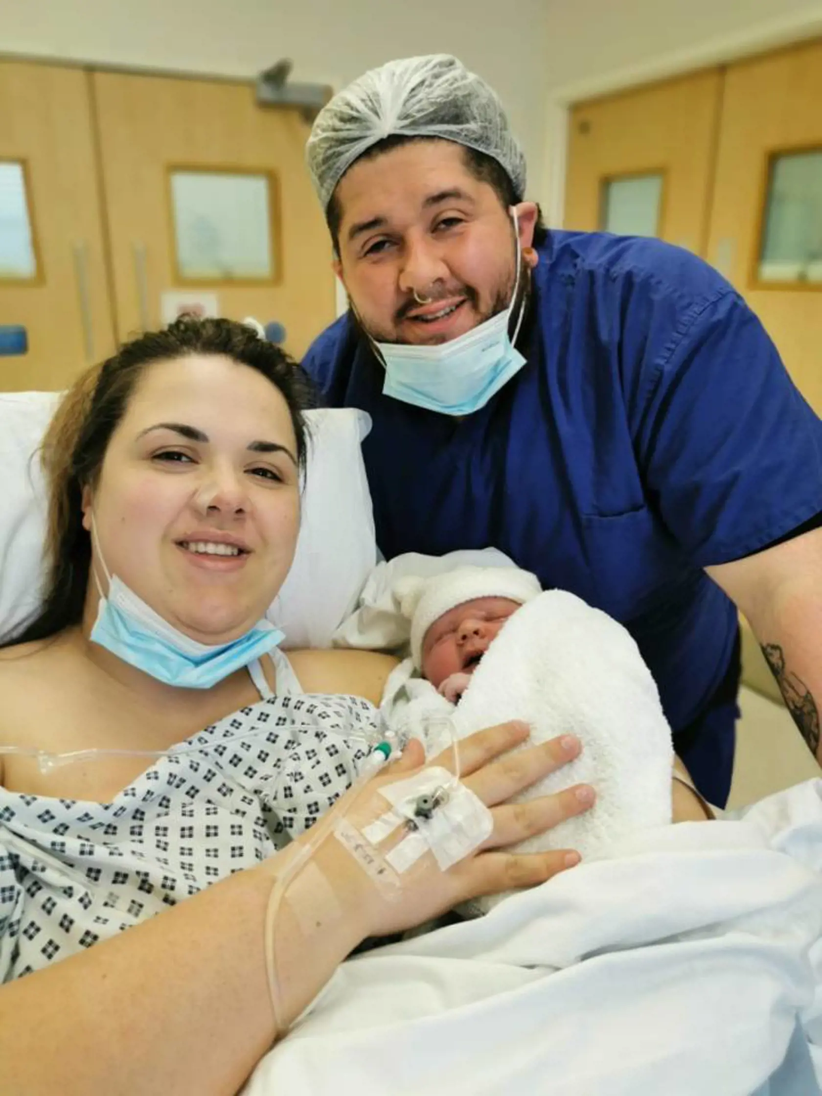 no napriek jeho obrovským rozmerom sa mu nepodarilo ukradnúť titul najväčšieho dieťaťa Spojeného kráľovstva. Tým je George Joseph King, ktorý sa narodil vo februári 2013 a vážil neuveriteľných 7 kíl.