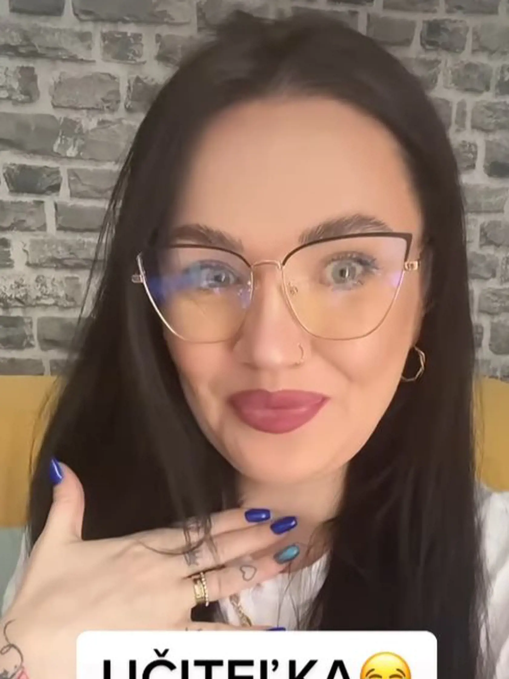 Exfarmárka Muffy sa ukázala s novým imidžom. Je chudšia a nahodila okuliare.